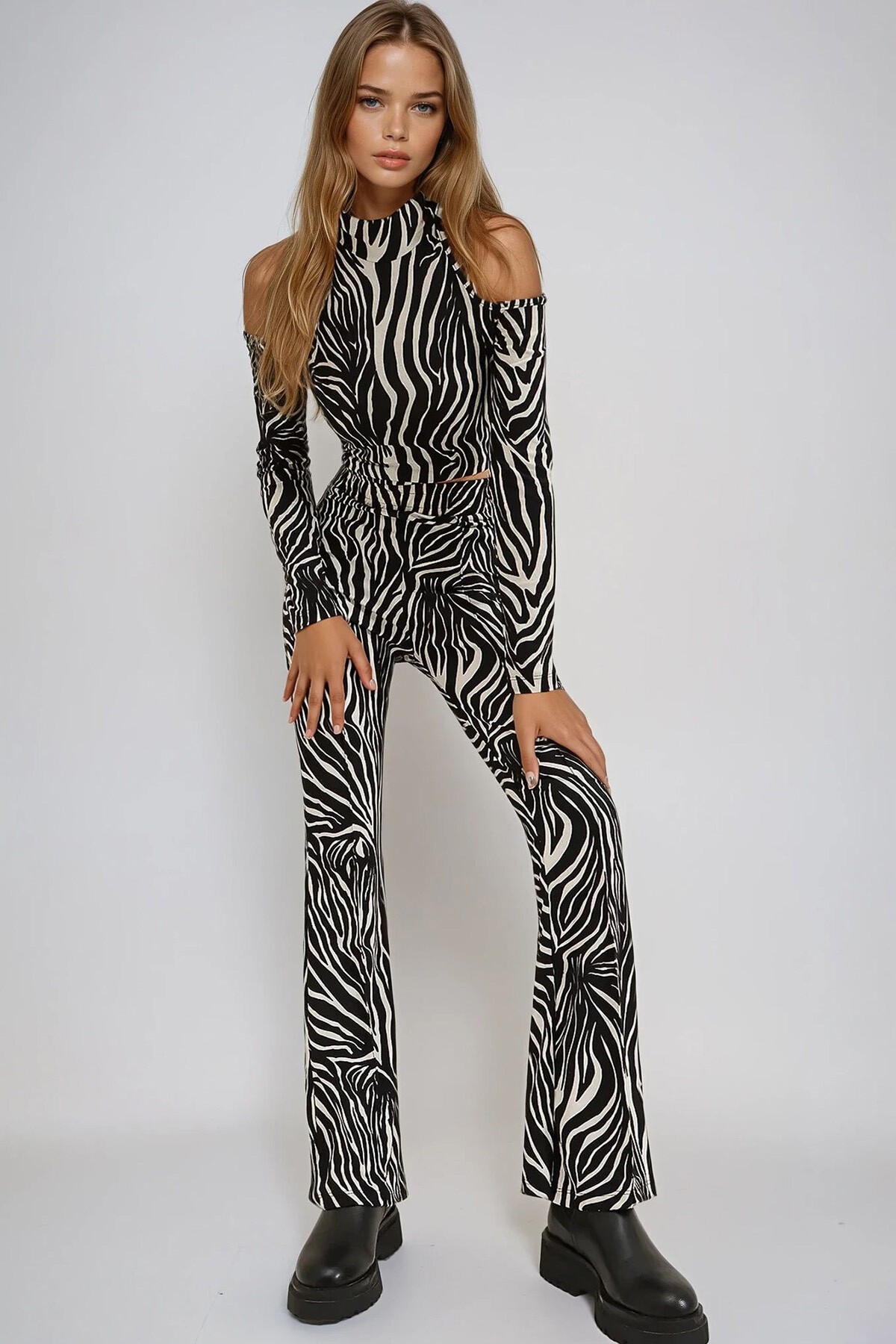 Siyah Beyaz Desenli Önü Çimalı İspanyol Pantolon