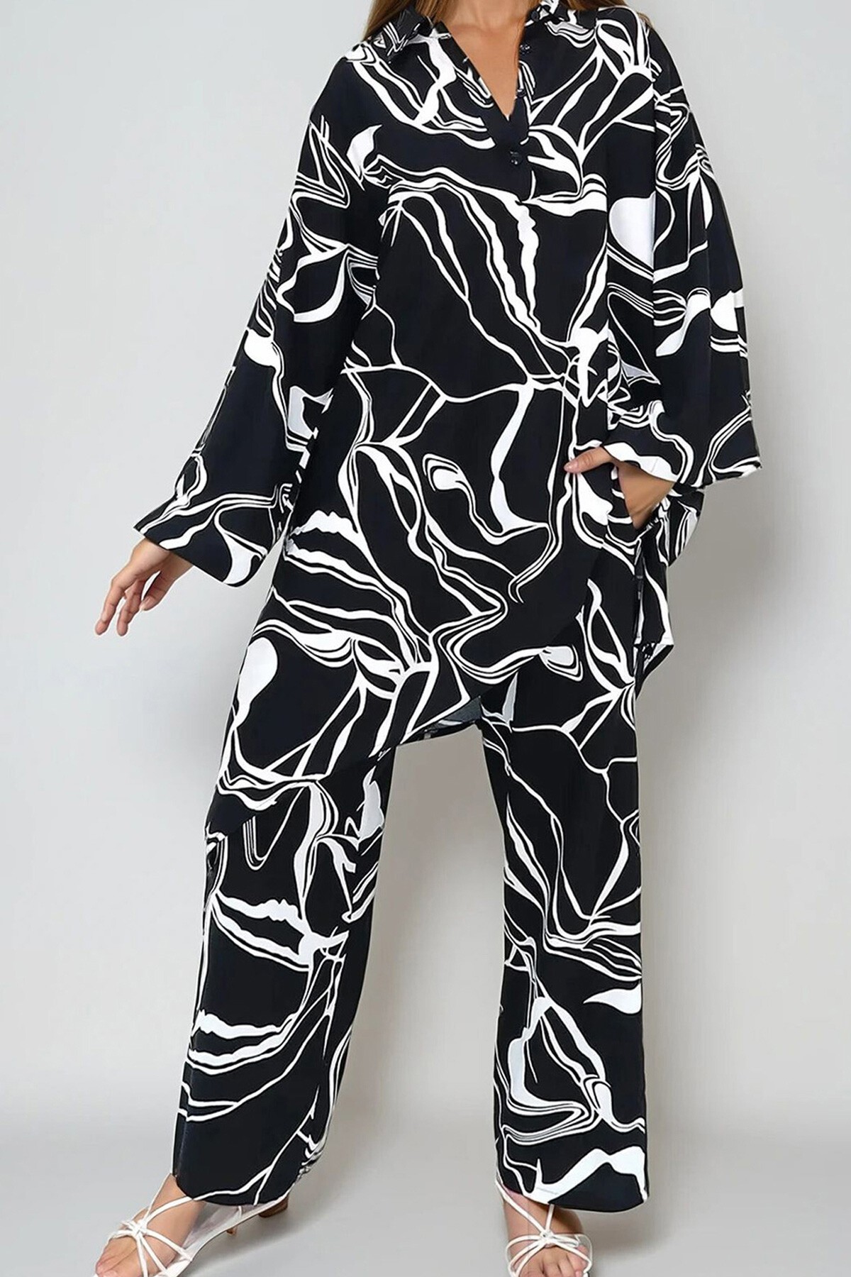 Siyah Beyaz Gömlek Yaka Önü Düğmeli Uzun Tunik Ve Palazzo Pantolon Takım