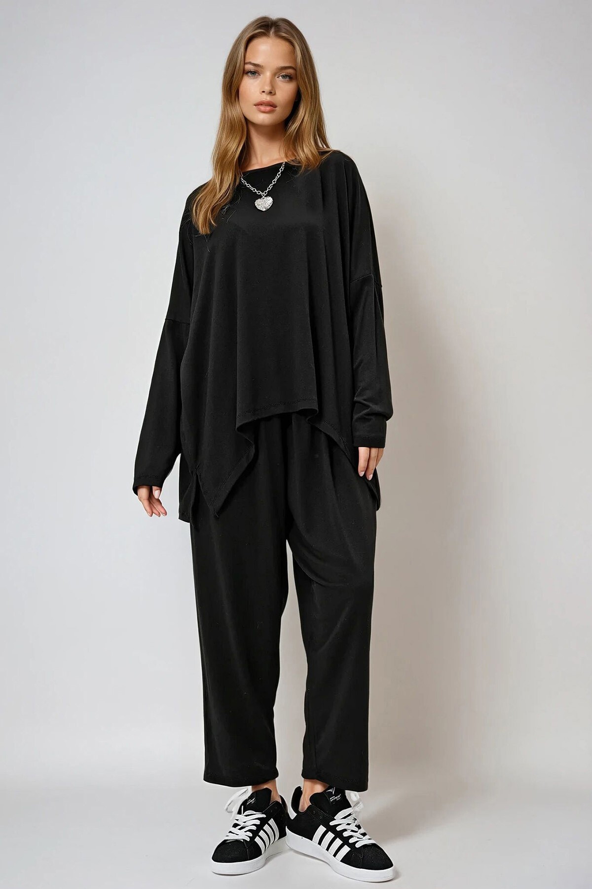 Siyah Bisiklet Yaka Asimetrik Kesim Oversize İki İplik Sweatshırt Ve Pantolon Takım