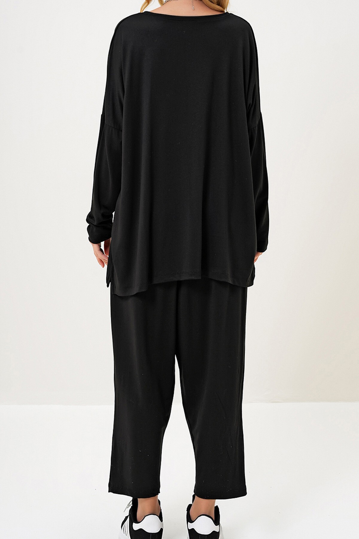 Siyah Bisiklet Yaka Asimetrik Kesim Oversize İki İplik Sweatshırt Ve Pantolon Takım