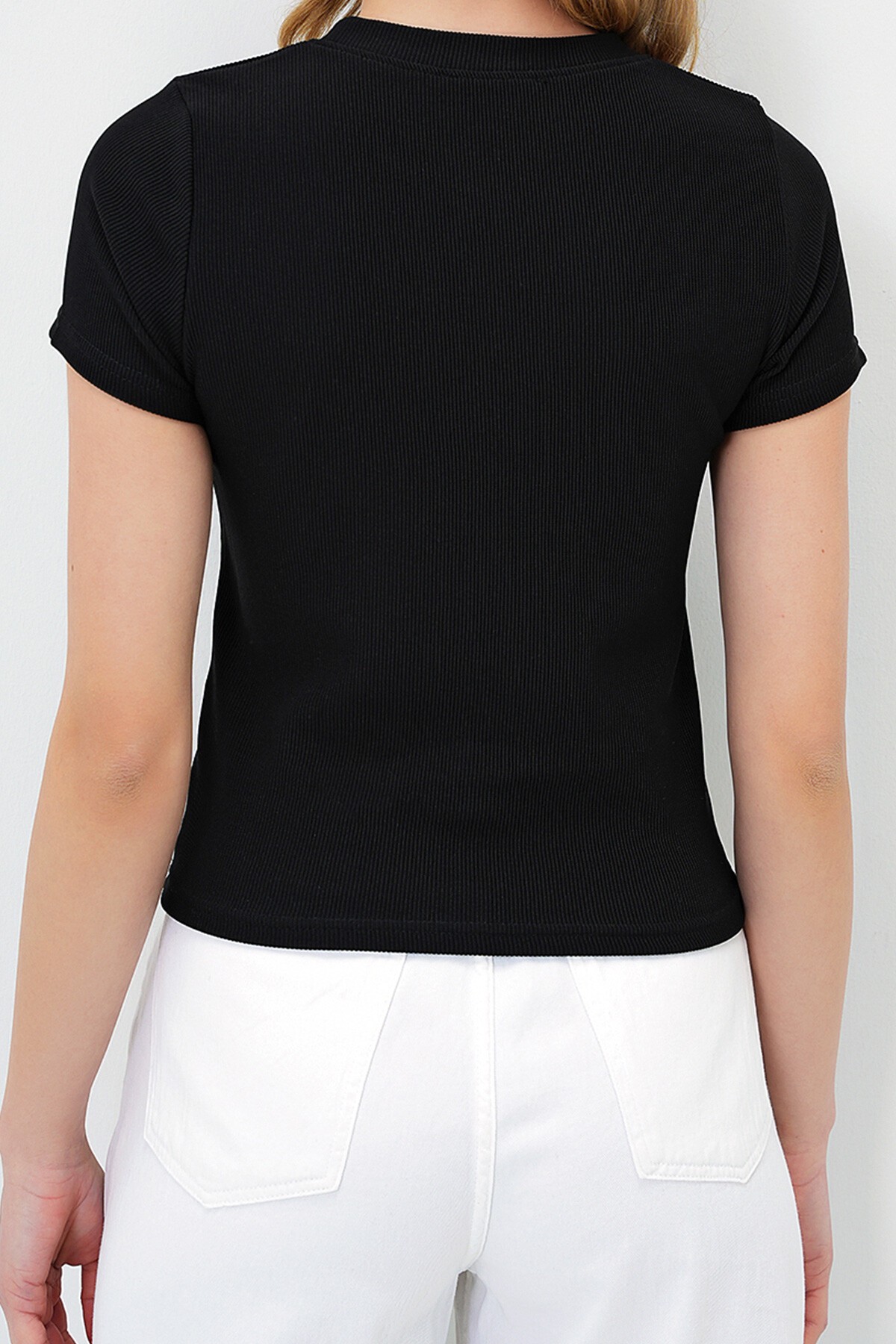 Siyah Bisiklet Yaka Ayıcık Baskılı Crop Bluz