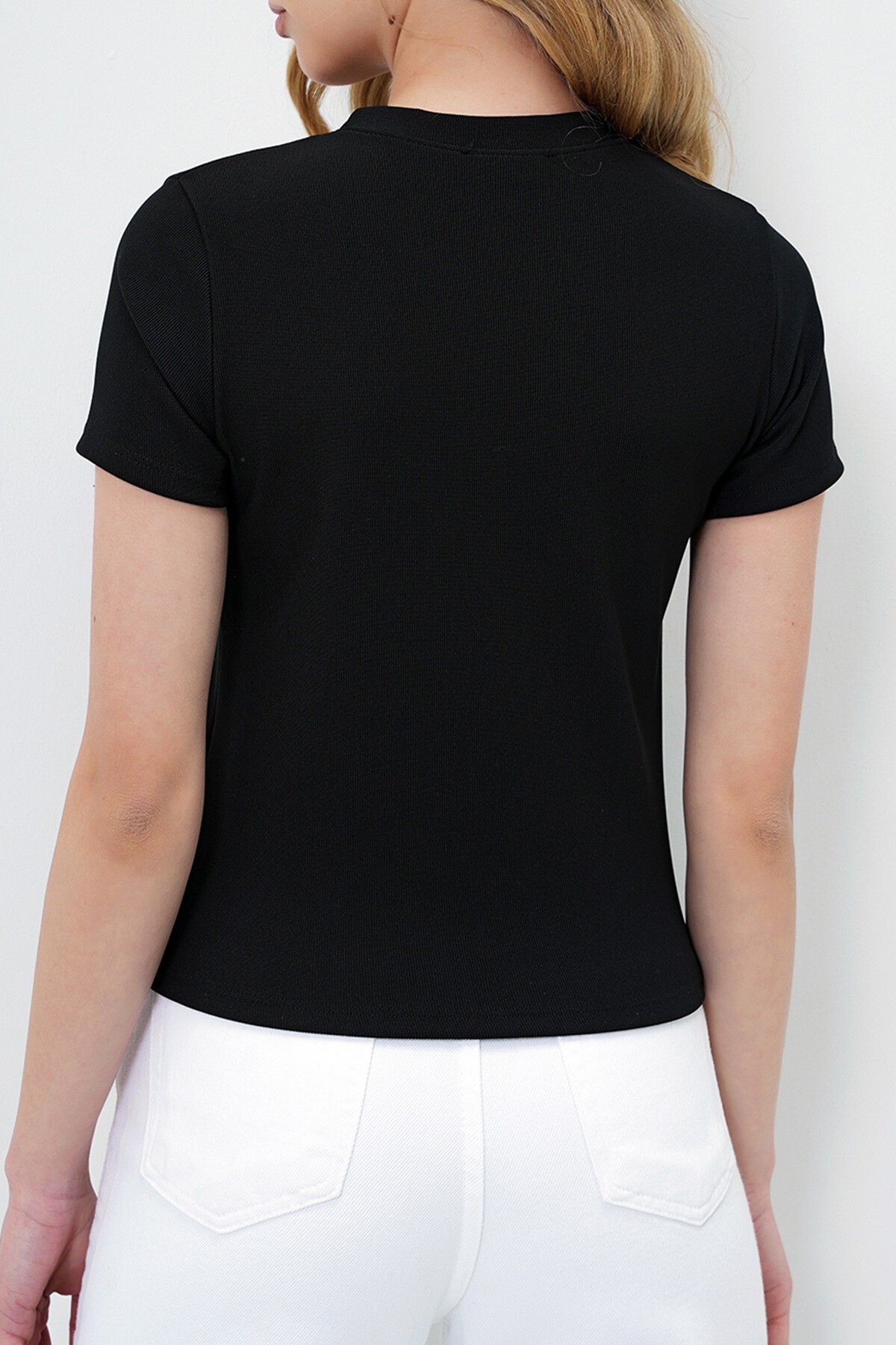 Siyah Bisiklet Yaka Ayıcık Nakışlı Ottoban Crop T Shırt