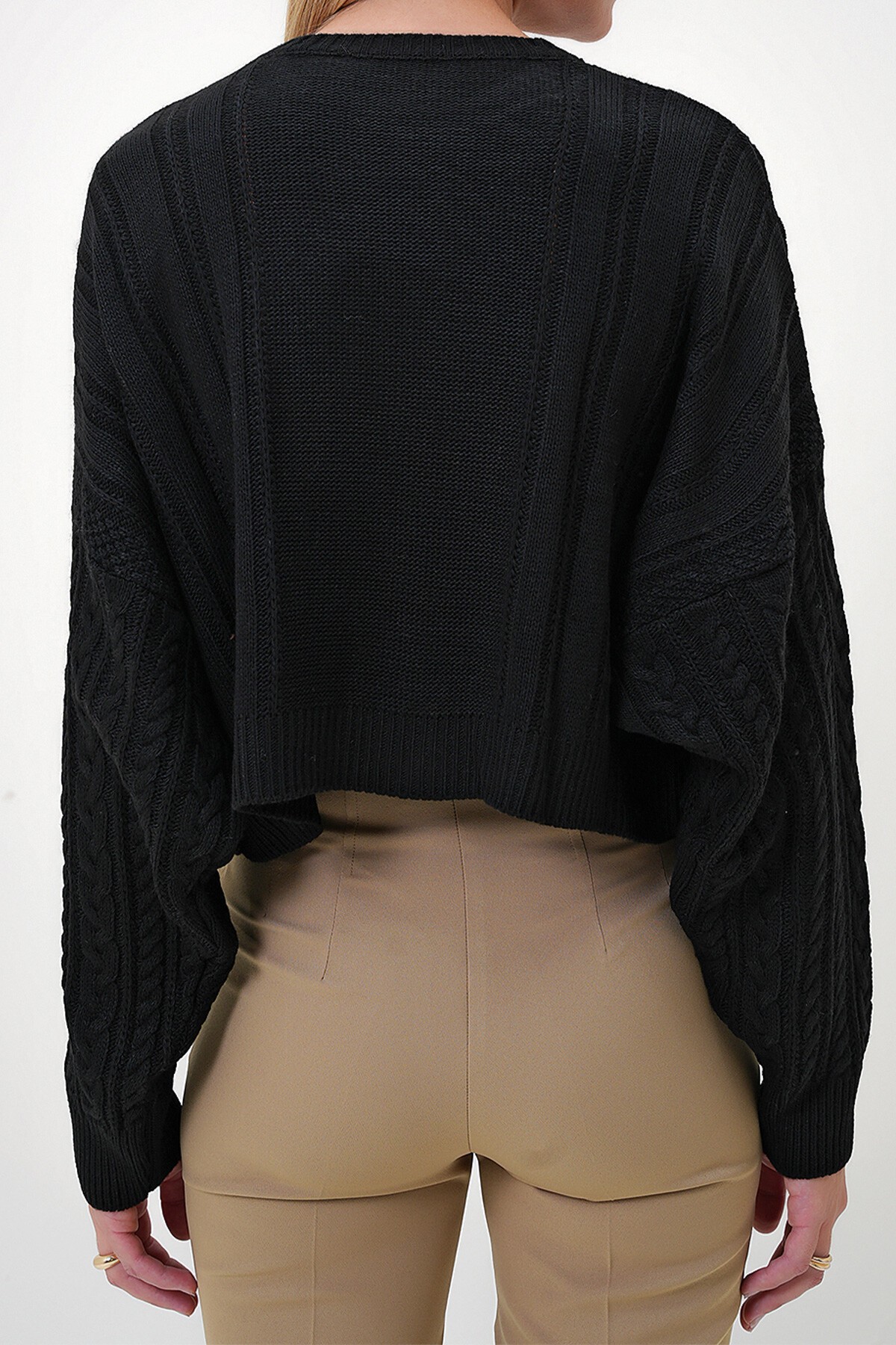 Siyah Bisiklet Yaka Baklava Desen Crop Triko Kazak