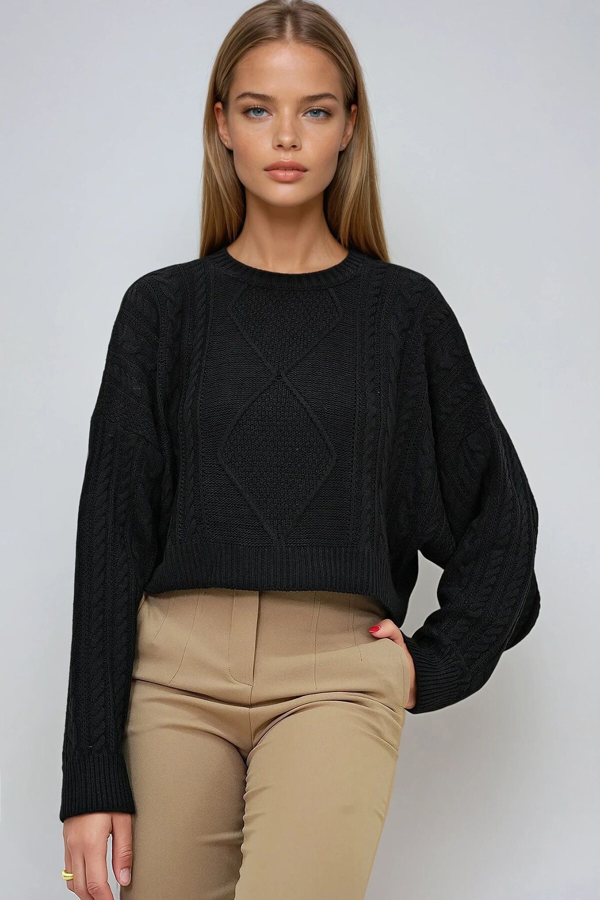 Siyah Bisiklet Yaka Baklava Desen Crop Triko Kazak