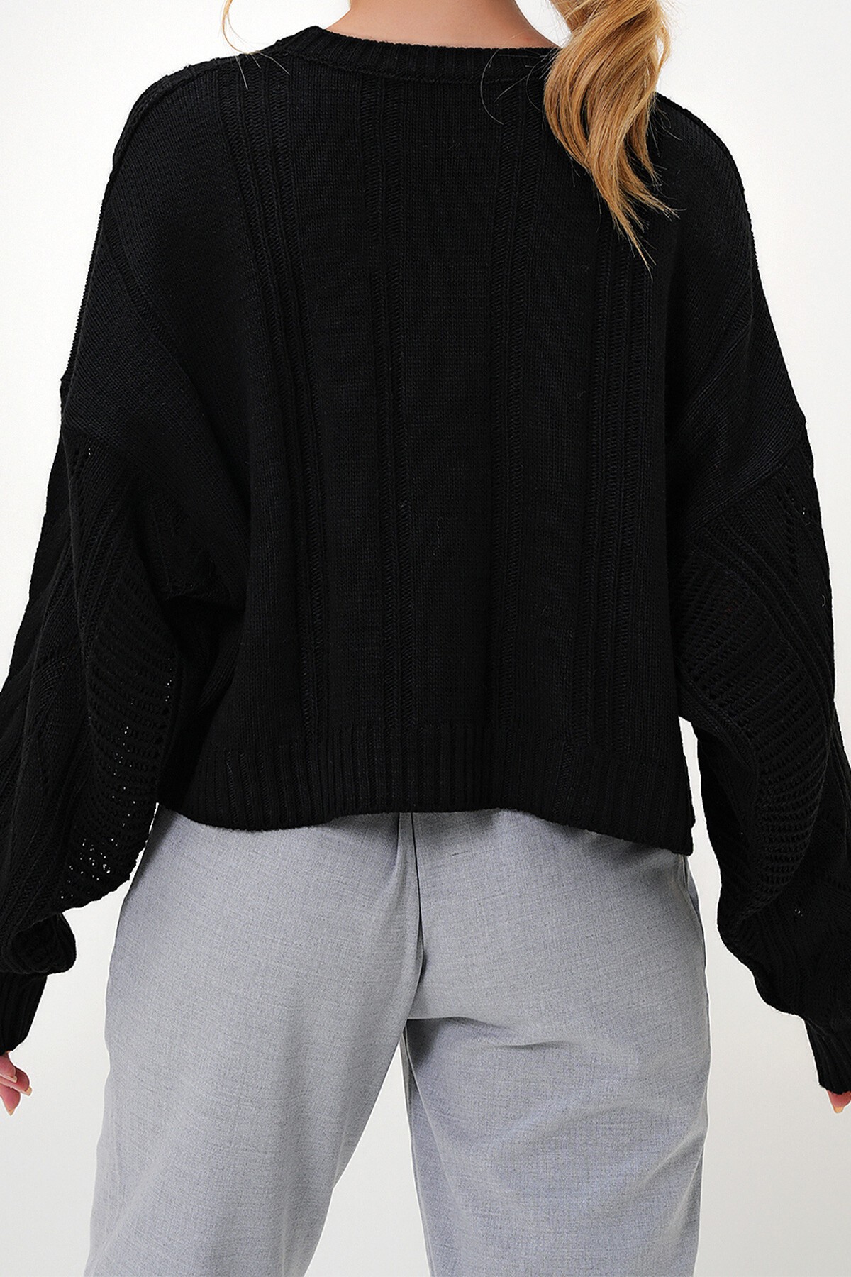 Siyah Bisiklet Yaka Balıksırtı Desenli Triko Crop Kazak