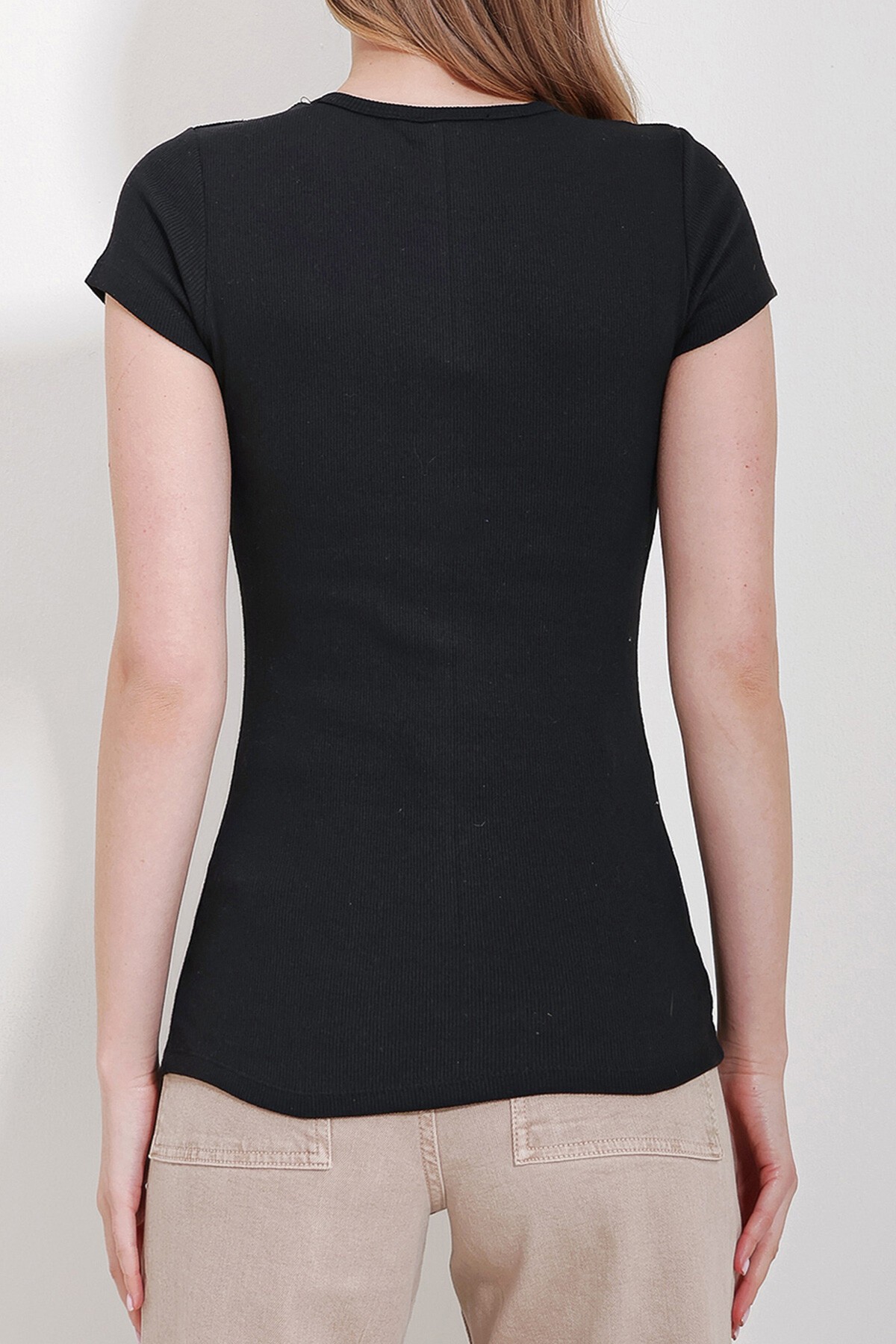 Siyah Bisiklet Yaka Çıt Çıtlı Ve Robalı Fırfırlı Bluz