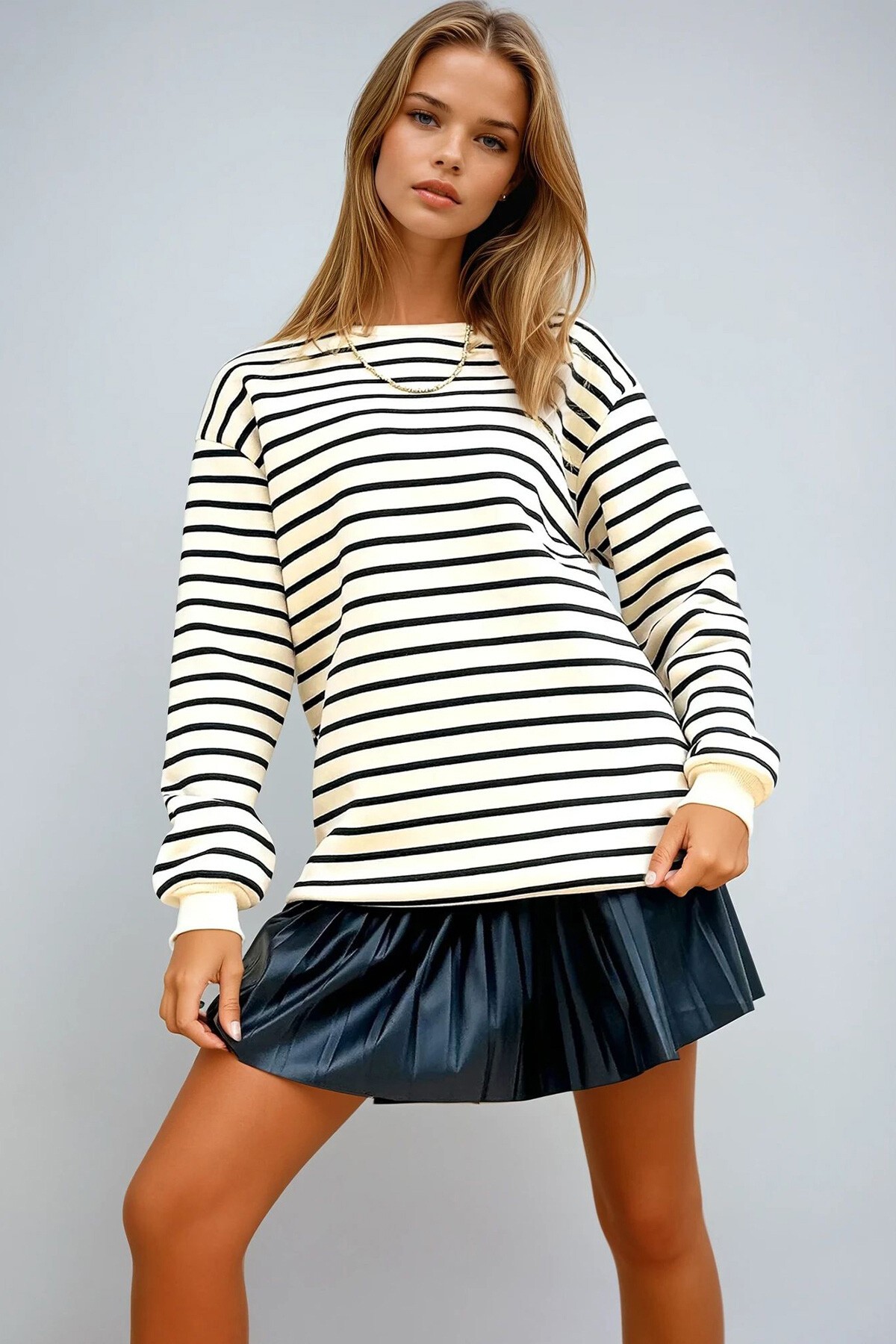 Siyah Bisiklet Yaka Çizgili 3 İplik İçi Şardonlu Sweatshirt