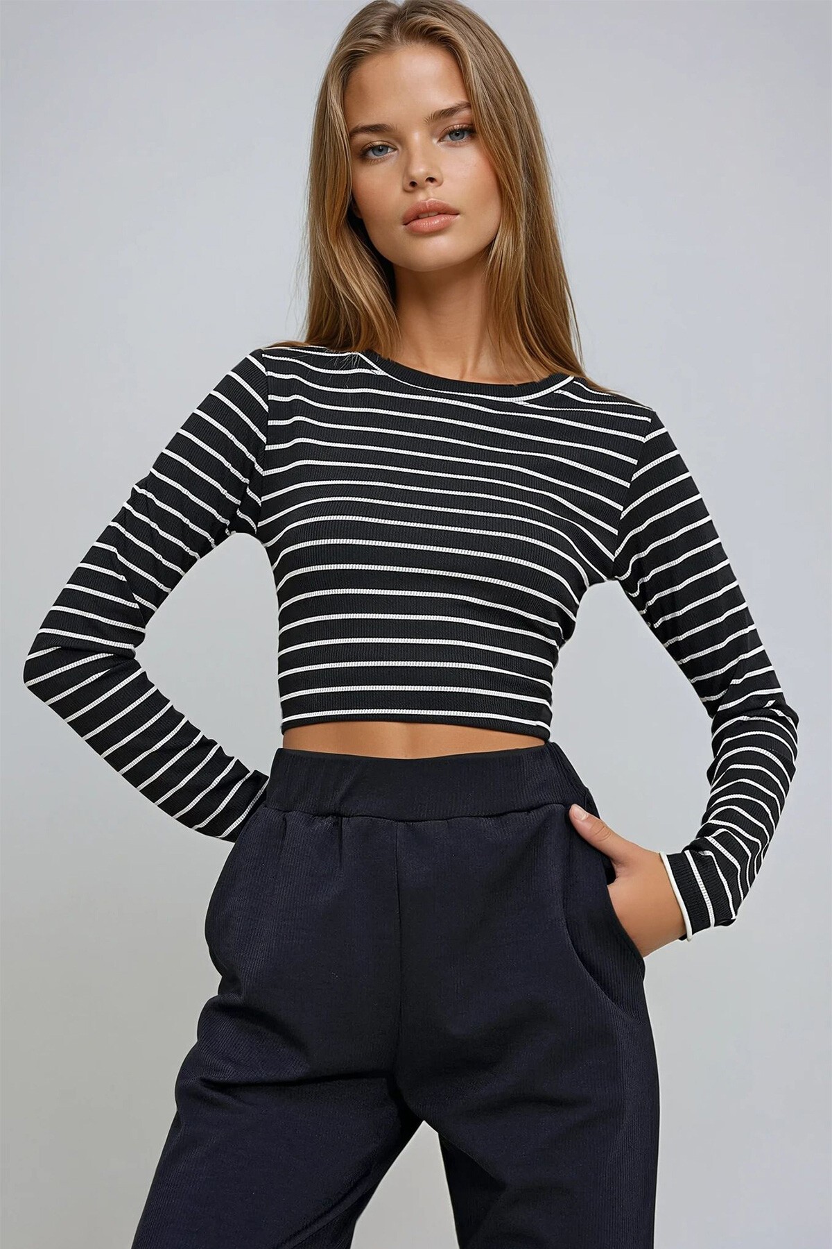 Siyah Bisiklet Yaka Çizgili Bluz