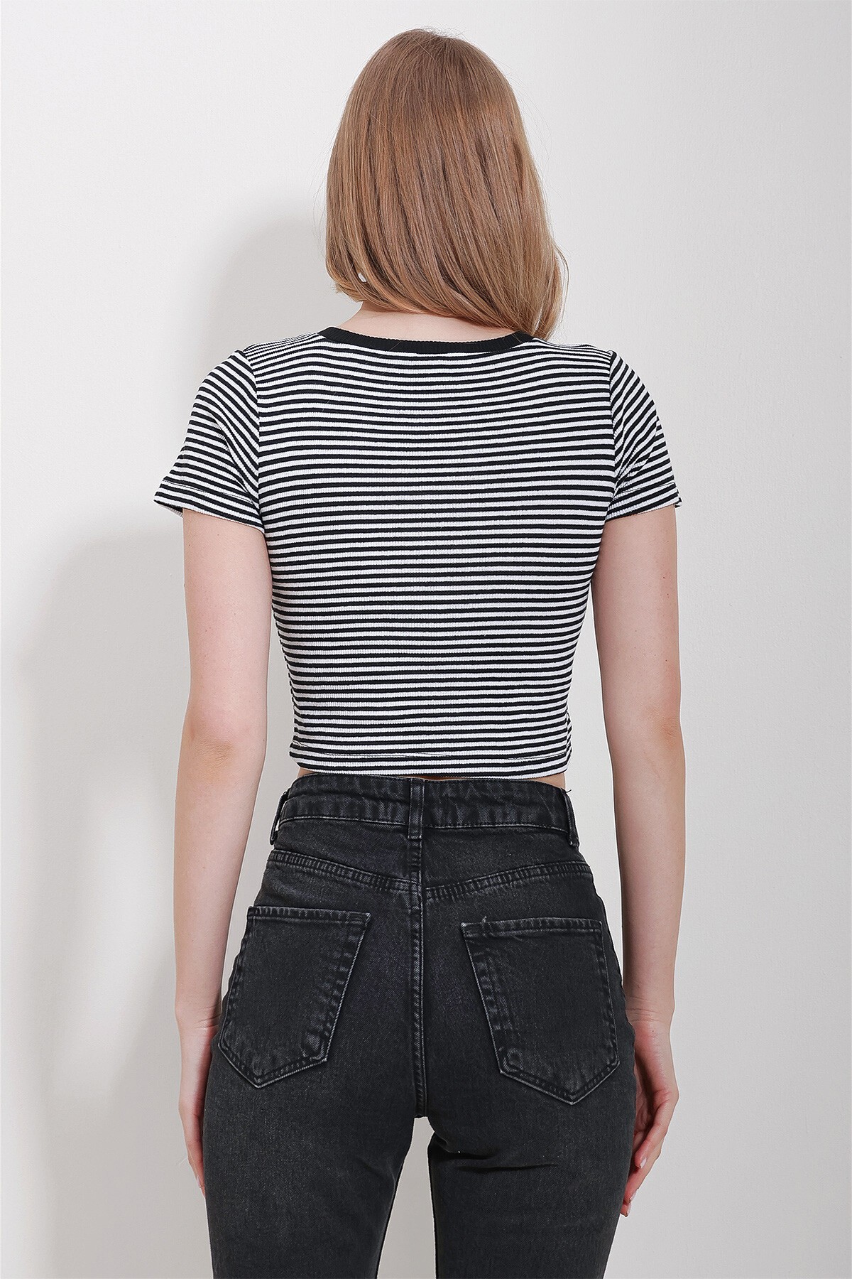 Siyah Bisiklet Yaka Çizgili Crop Örme Bluz