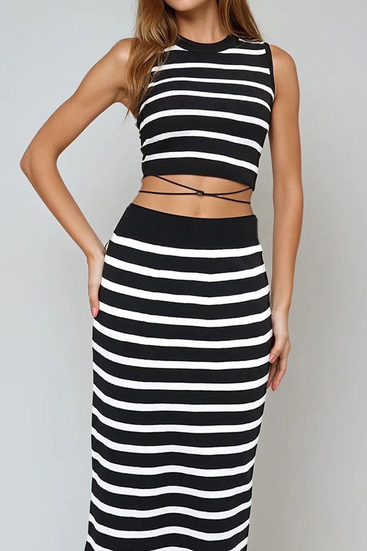 Siyah Bisiklet Yaka Çizgili Crop Triko Bluz Ve Etek 2Li Triko Takım