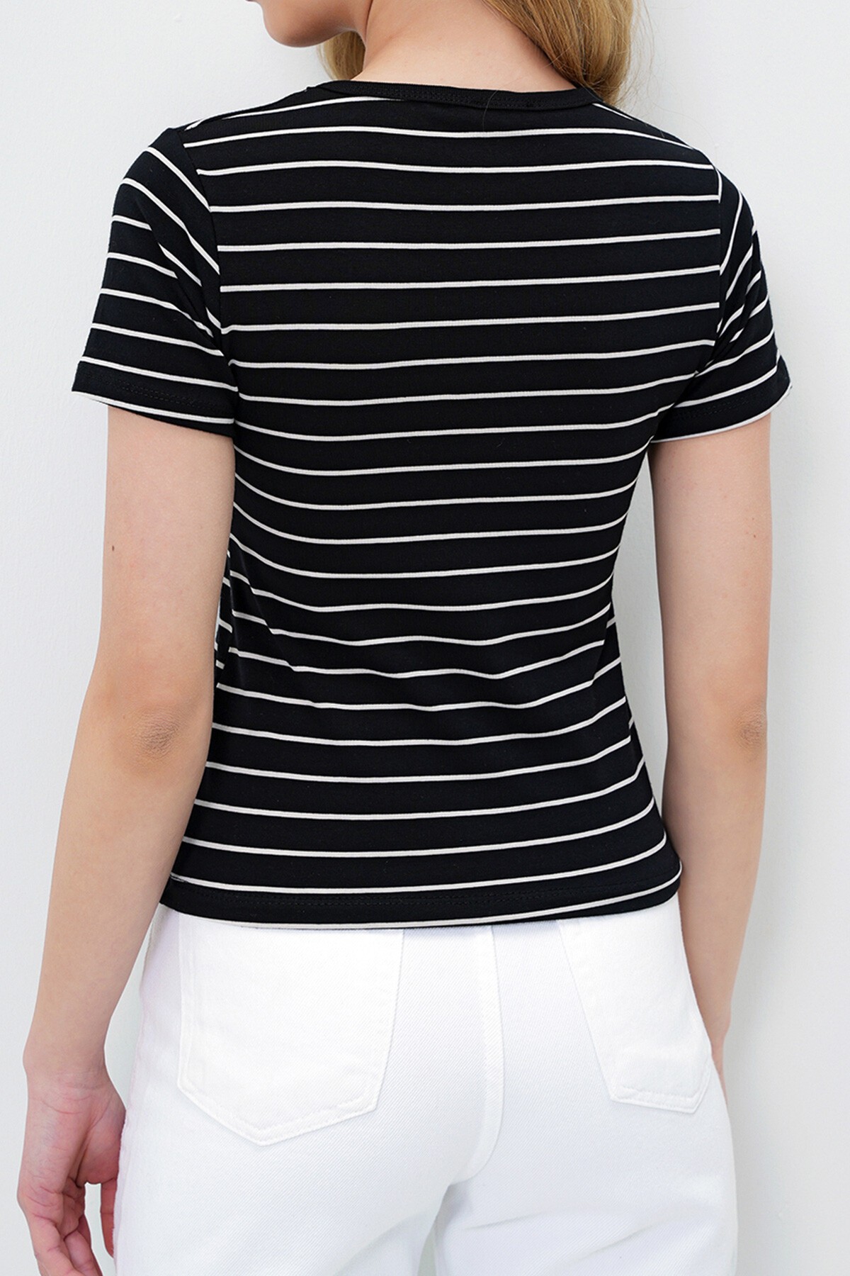 Siyah Bisiklet Yaka Çizgili T Shırt