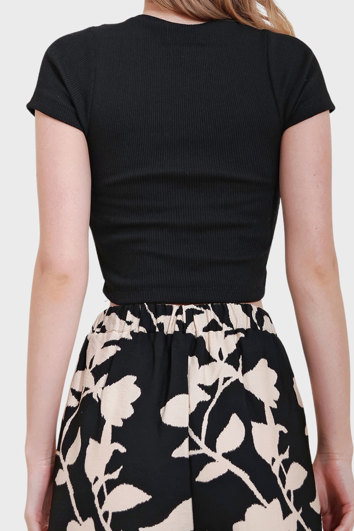 Siyah Bisiklet Yaka Crop Örme Bluz