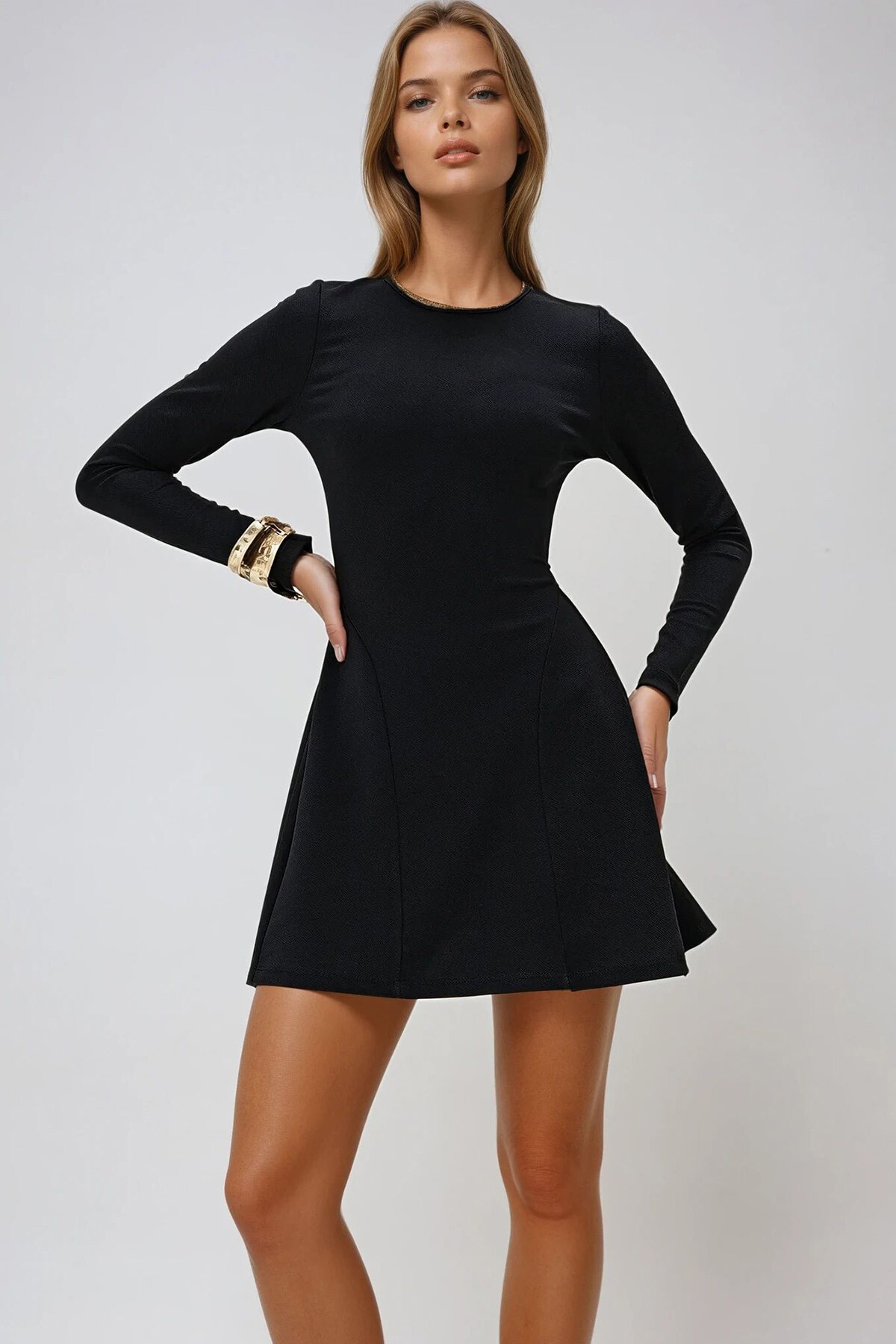 Siyah Bisiklet Yaka Dikiş Detaylı Kloş Mini Elbise