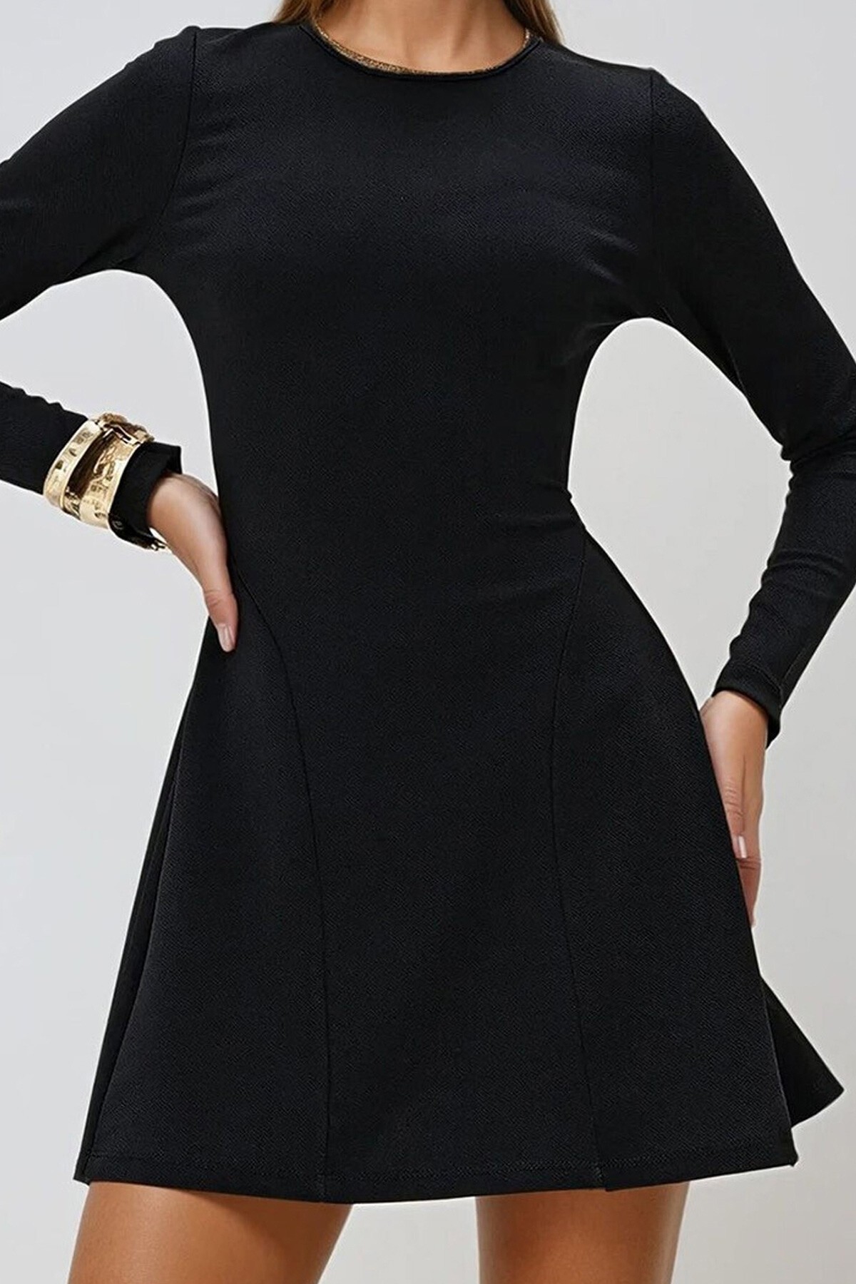 Siyah Bisiklet Yaka Dikiş Detaylı Kloş Mini Elbise