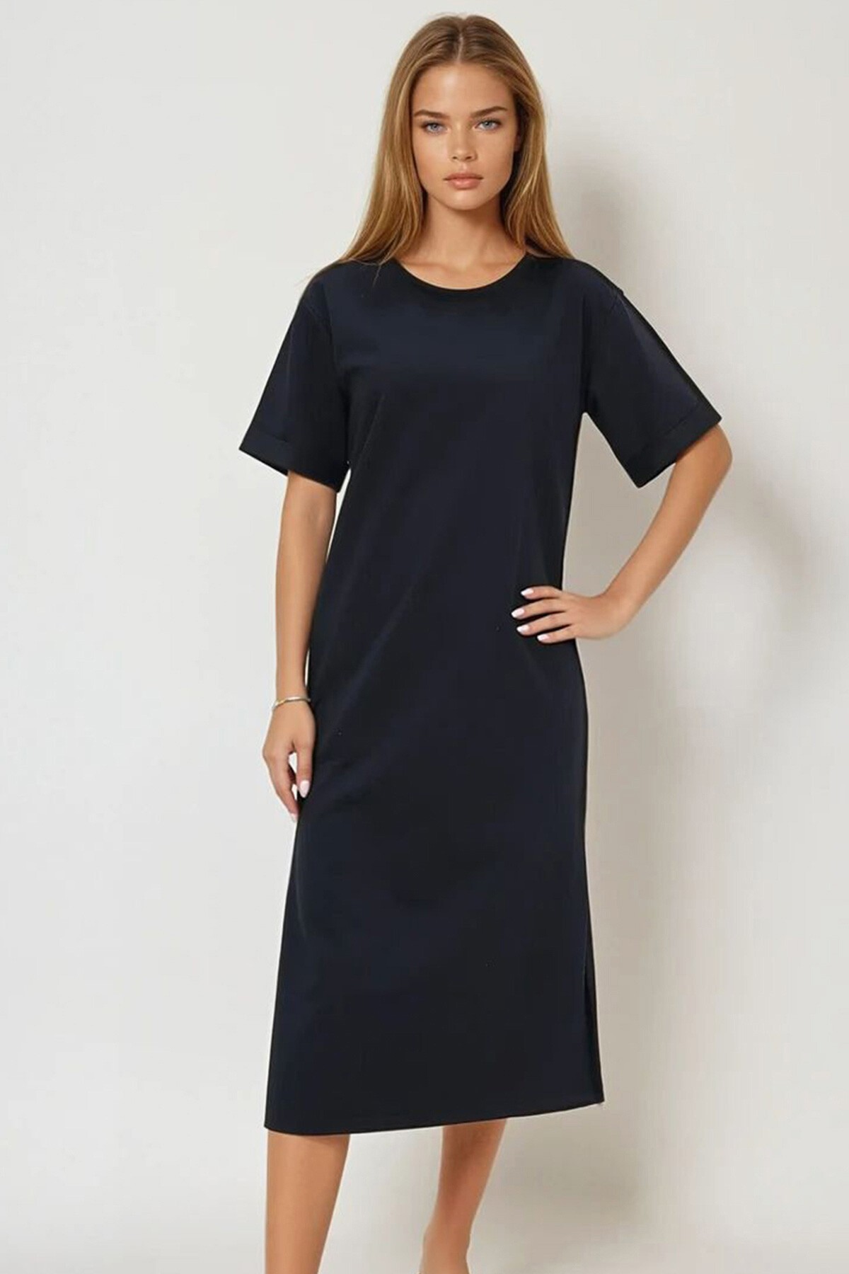 Siyah Bisiklet Yaka Duble Kol Yırtmaçlı Elbise