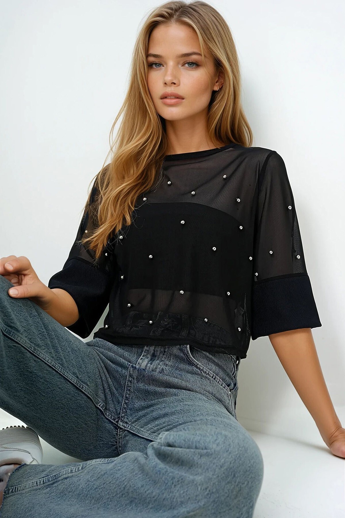 Siyah Bisiklet Yaka Geniş Manşetli İncili Tül Bluz