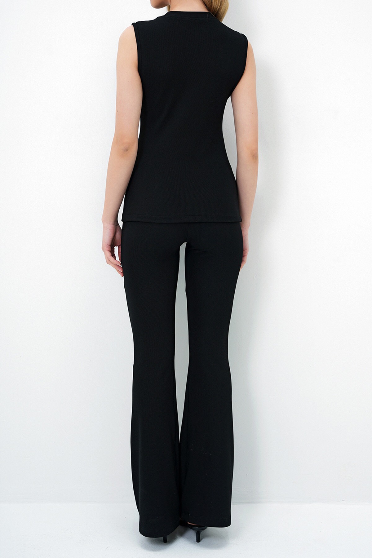 Siyah Bisiklet Yaka Gold Düğmeli Önden Yırtmaçlı Ottoban Bluz Ve İspanyol Paça Pantolon Takım