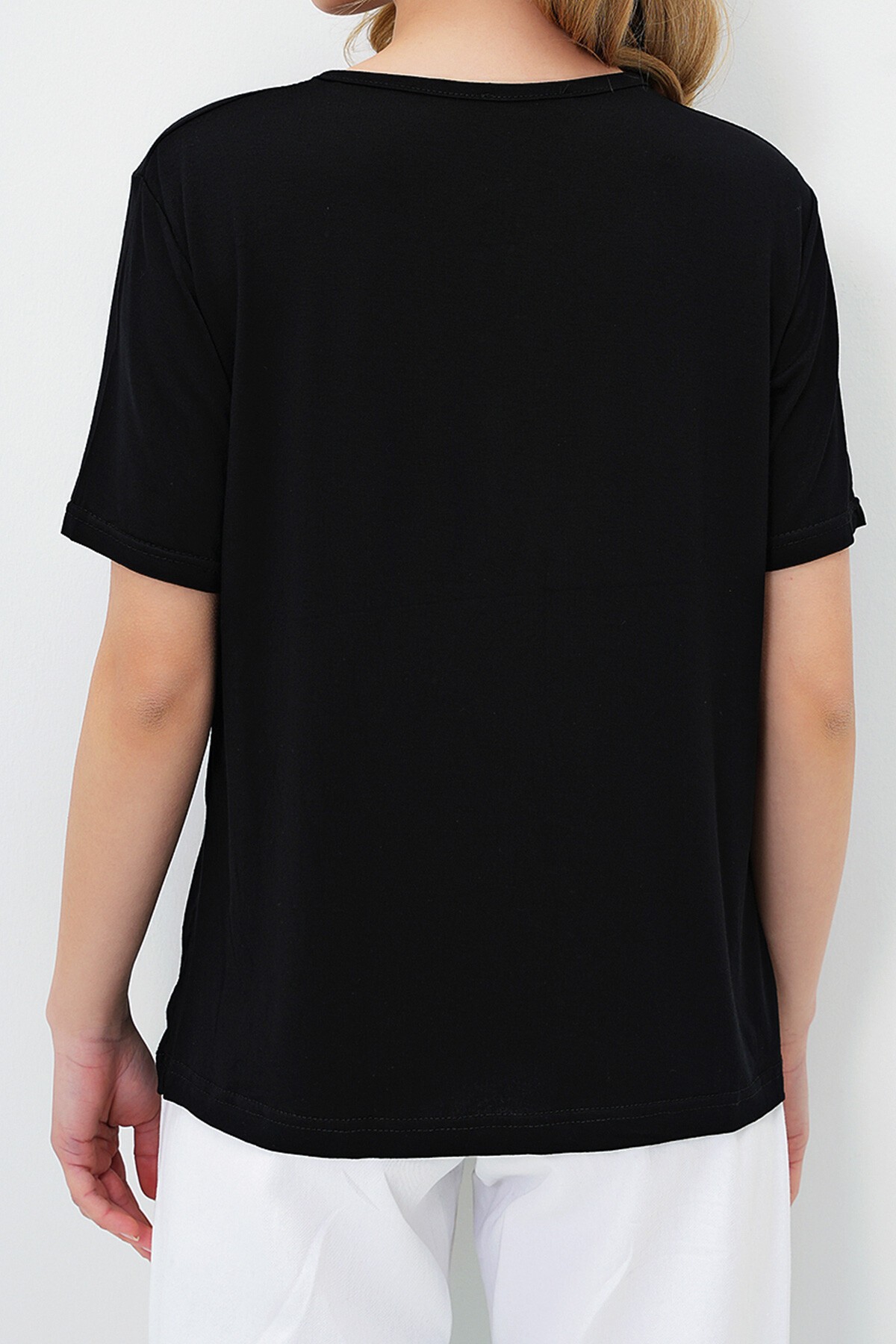 Siyah Bisiklet Yaka Halka Detaylı Kısa Kol Basic T Shırt