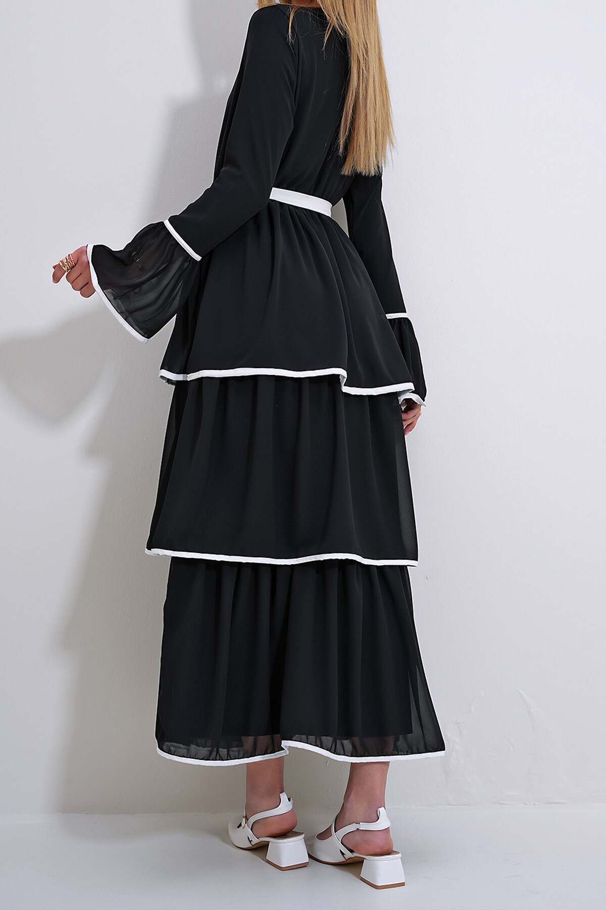 Siyah Bisiklet Yaka Kat Kat Volanlı İçi Astarlı Tesettür Şifon Elbise