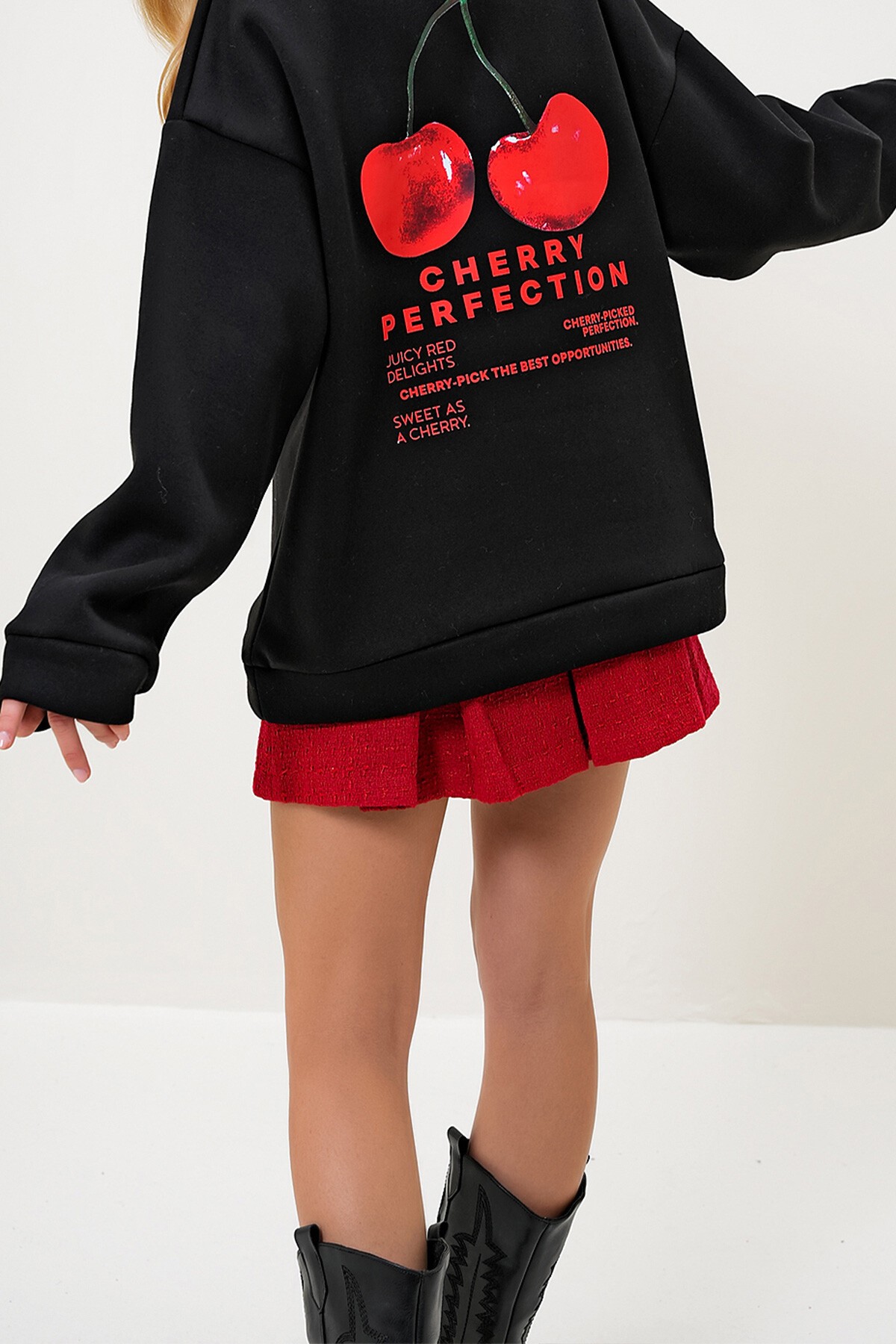 Siyah Bisiklet Yaka Kiraz Baskılı 3 İplik Şardonlu Sweatshırt