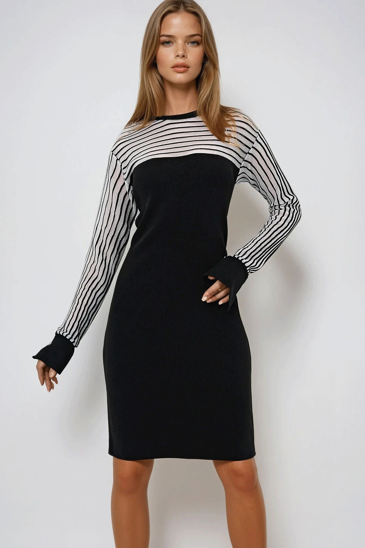 Siyah Bisiklet Yaka Omuzları Tül Detaylı Midi Boy Mevsimlik Elbise