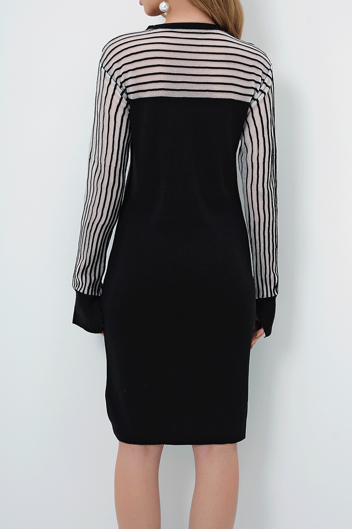 Siyah Bisiklet Yaka Omuzları Tül Detaylı Midi Boy Mevsimlik Elbise