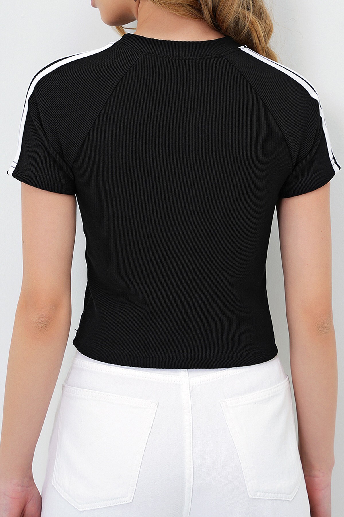 Siyah Bisiklet Yaka Omuzu Şeritli Ottoban Crop Bluz