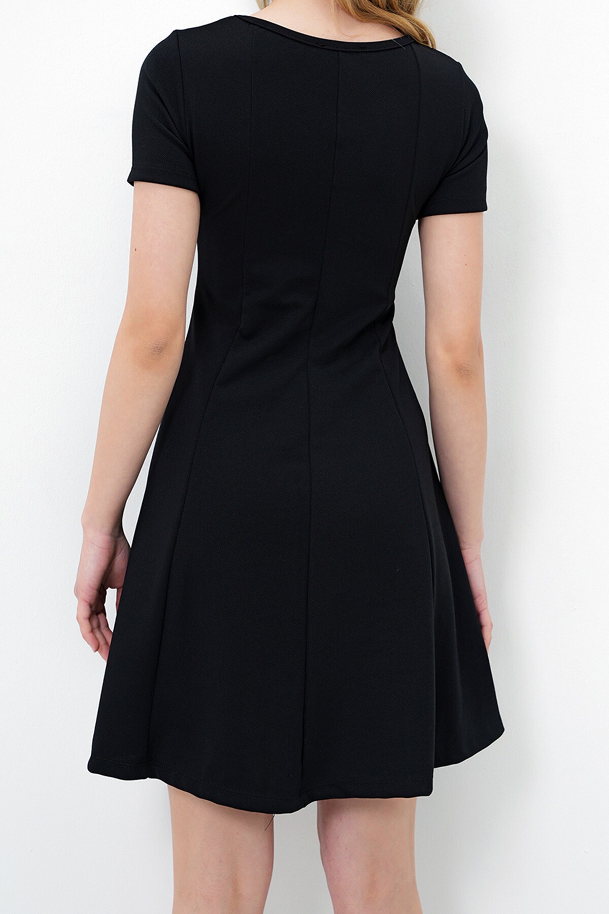 Siyah Bisiklet Yaka Parçalı Örme Krep Midi Boy Elbise