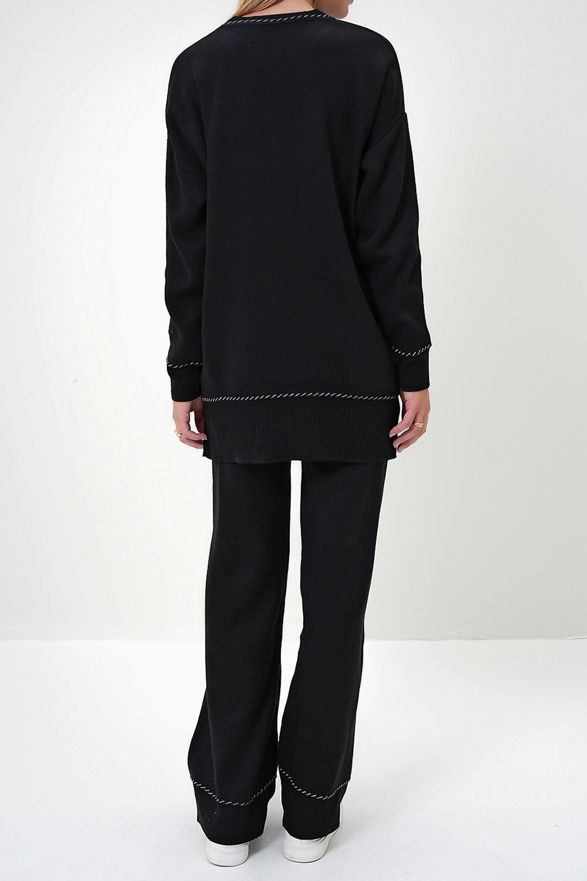 Siyah Bisiklet Yaka Şerit Detaylı  Triko Bluz Ve Pantolon Takım