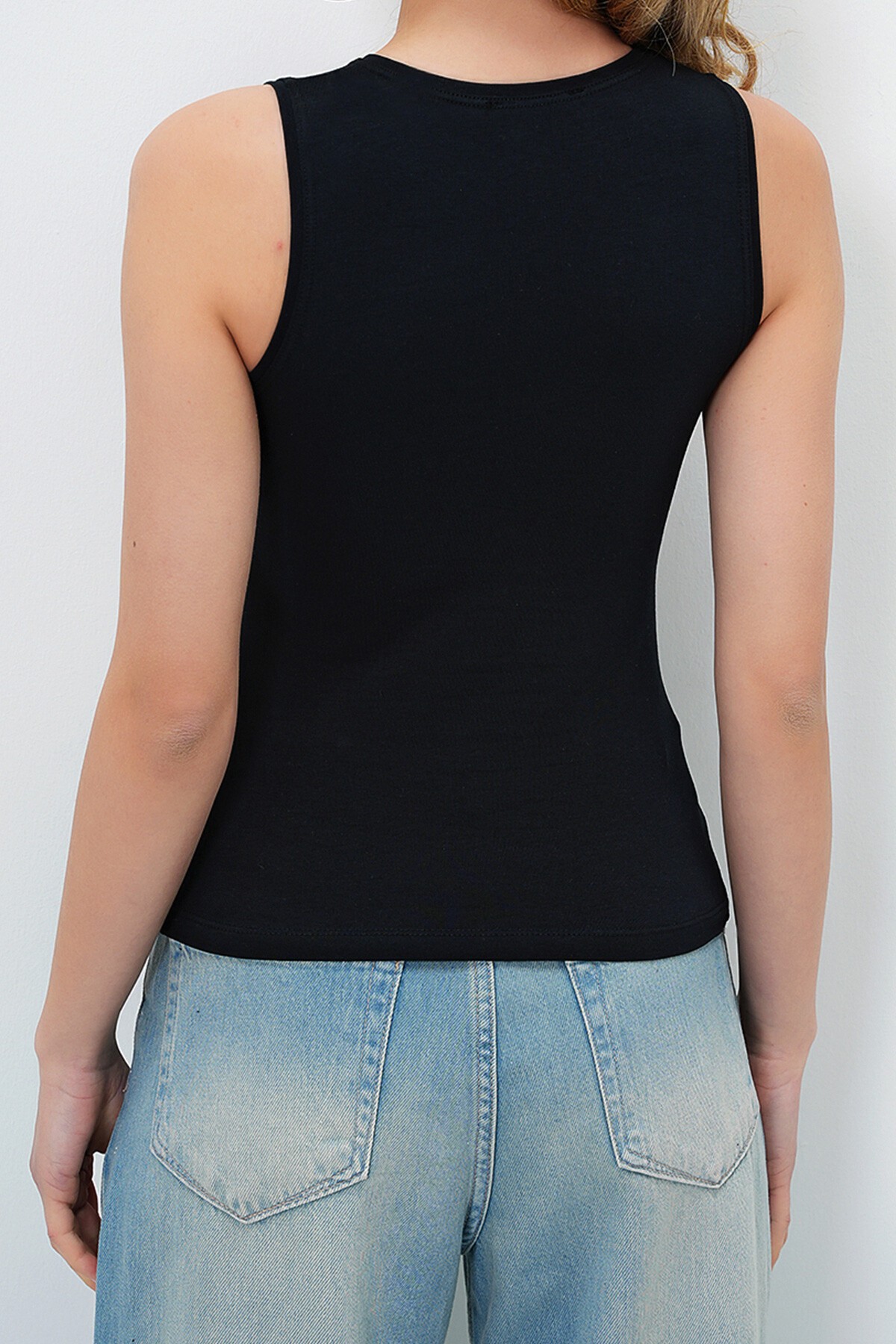 Siyah Bisiklet Yaka Sıfır Kol Bluz