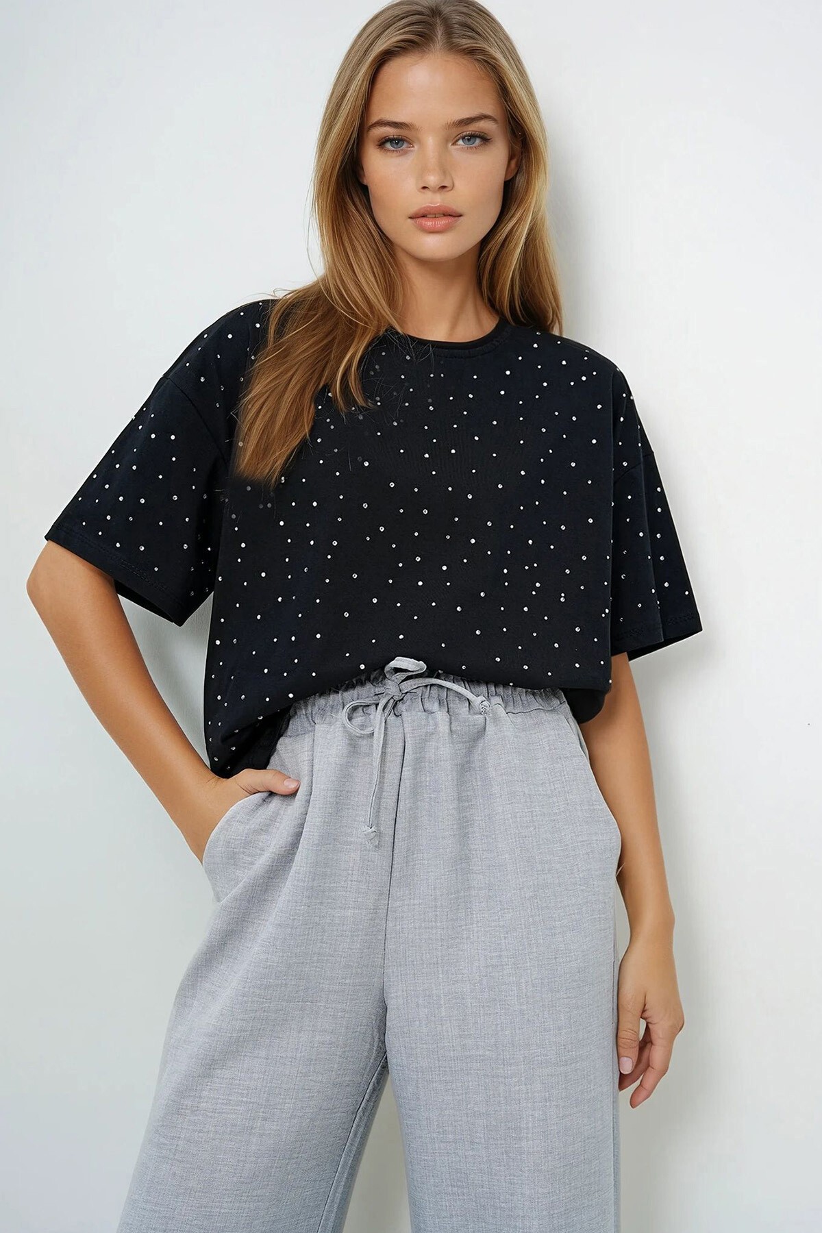 Siyah Bisiklet Yaka Taş İşlemeli Basic T Shırt