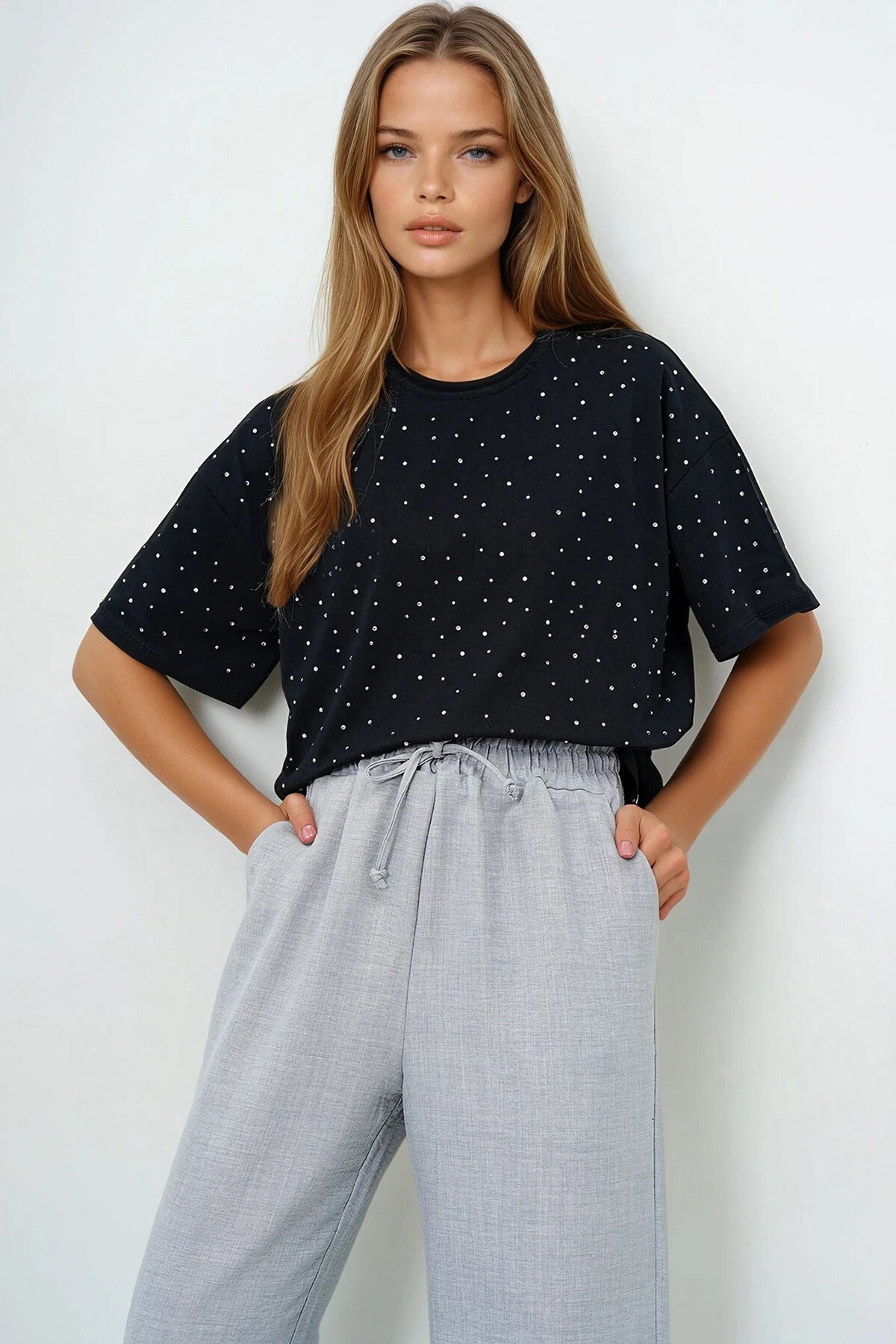 Siyah Bisiklet Yaka Taş İşlemeli Basic T Shırt