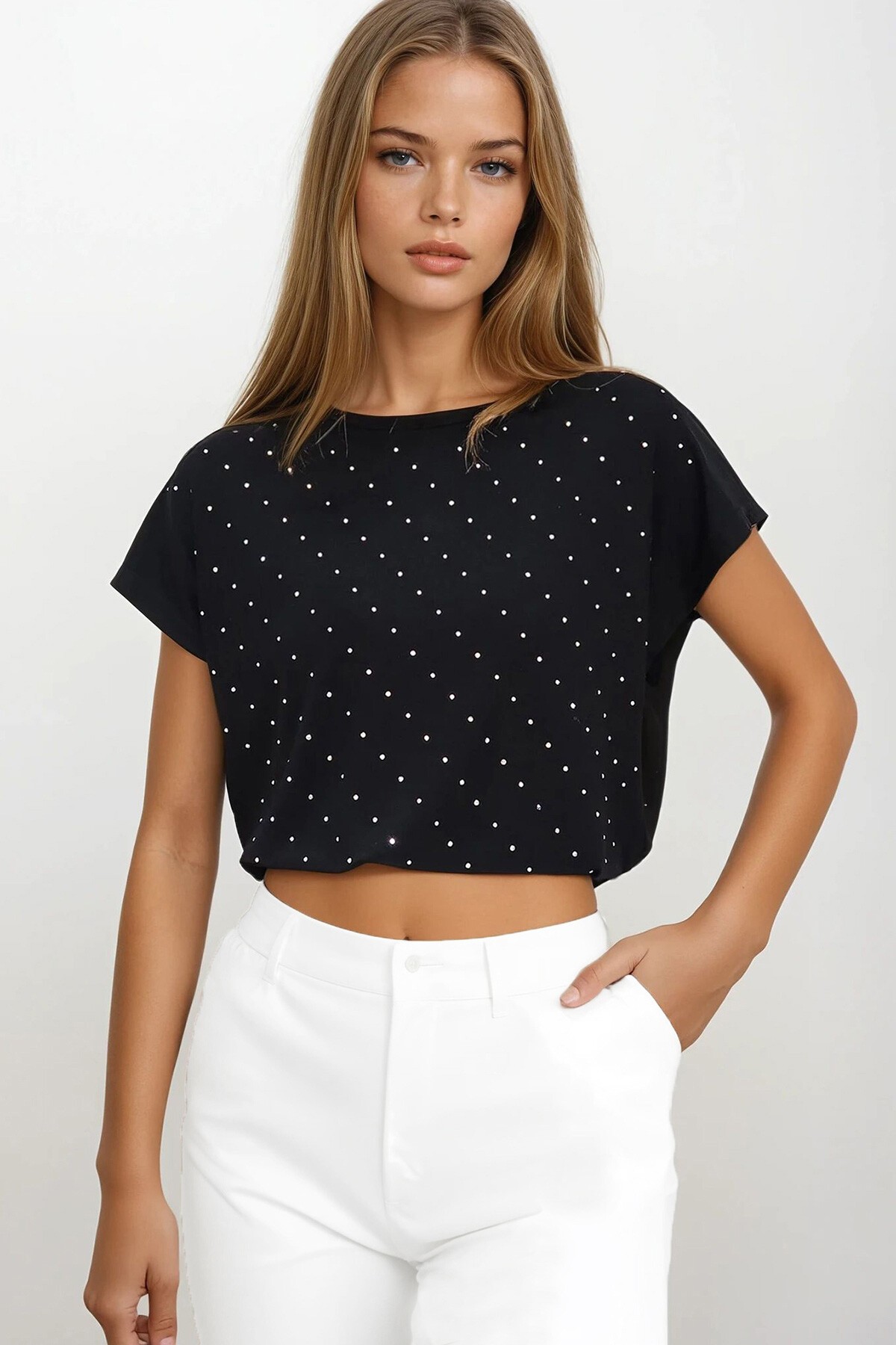 Siyah Bisiklet Yaka Taş İşlemeli Sıfır Kol T-Shırt