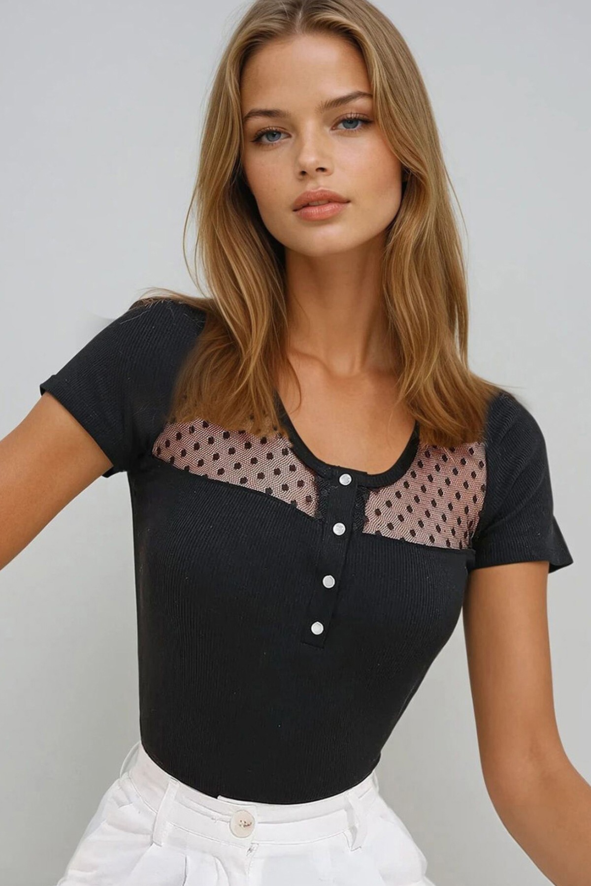 Siyah Bisiklet Yaka Tül Detaylı Çıt Çıt Kapamalı Bluz