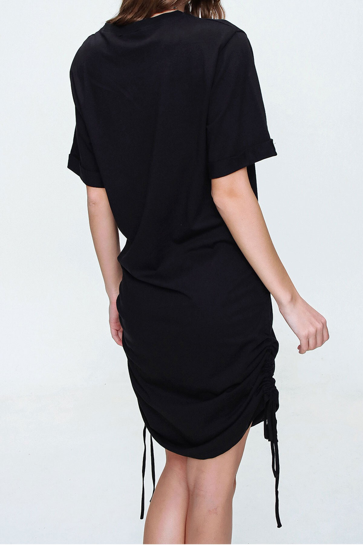Siyah Bisiklet Yaka Yanı Büzgülü Midi Boy Elbise