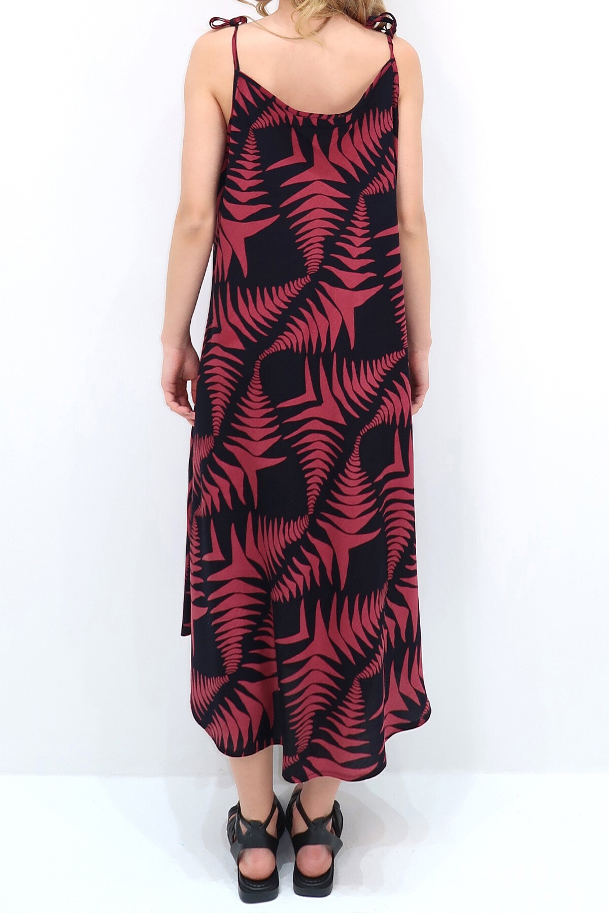 Siyah Bordo İp Askılı Desenli Dokuma Yazlık Elbise