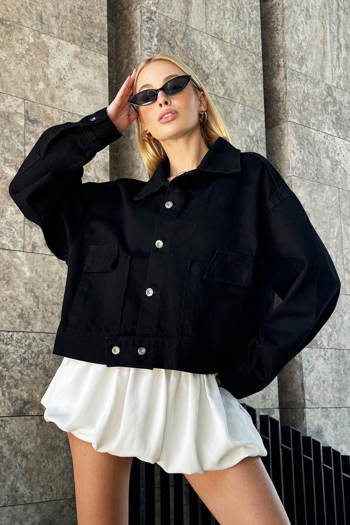 Siyah Cep Detaylı Düğmeli Kot Ceket