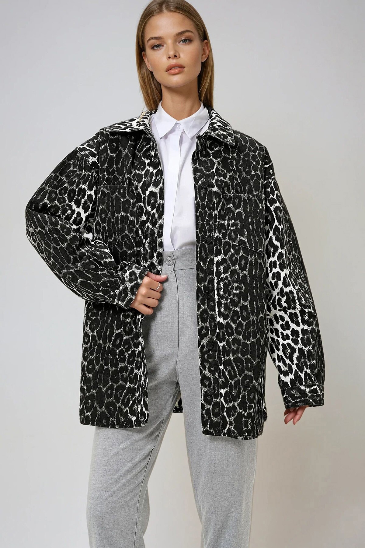 Siyah Çift Cepli Leopar Desenli Oversize Gabardin Ceket