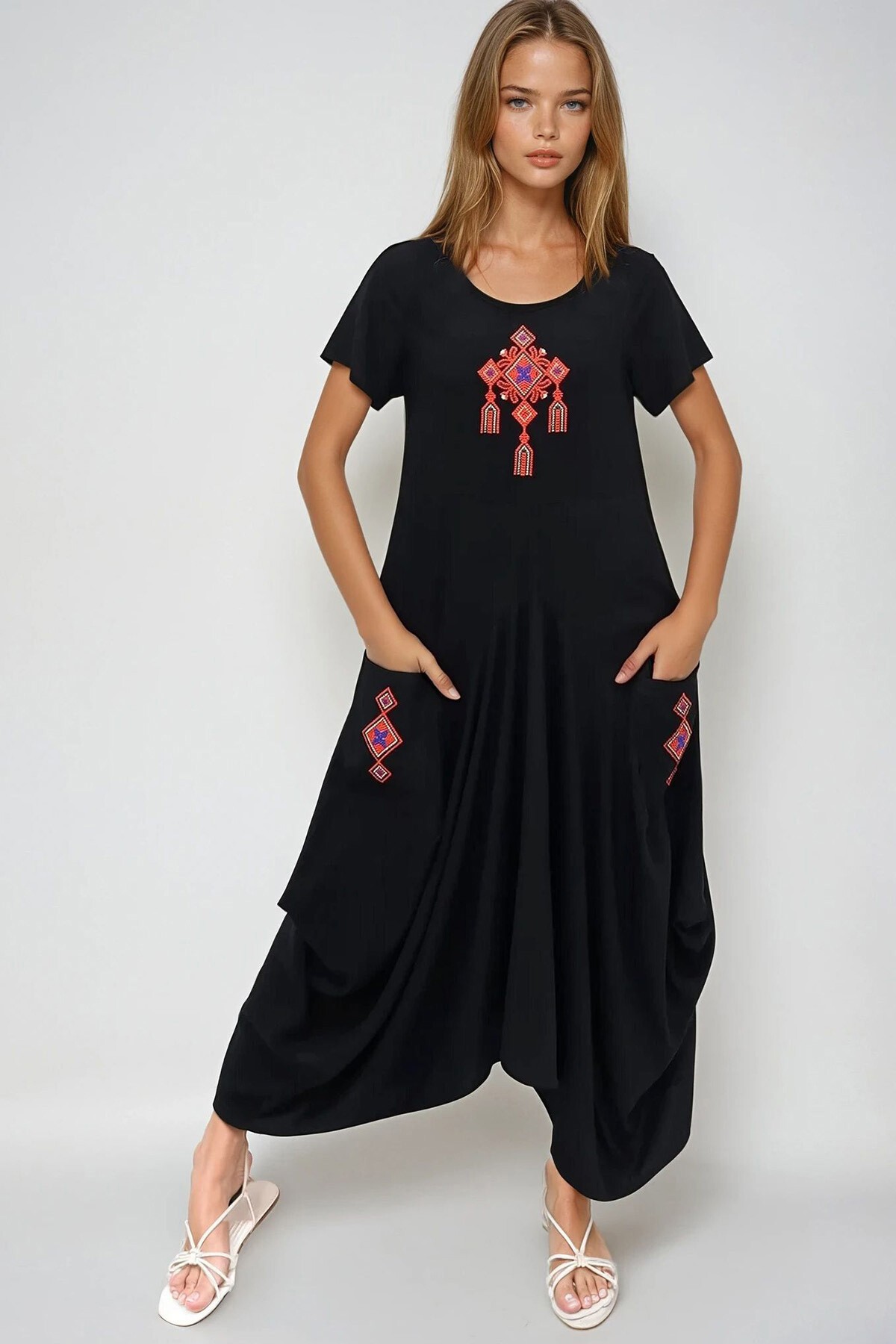 Siyah Çift Cepli Nakış İşlemeli Şalvar Kesim Yazlık Elbise