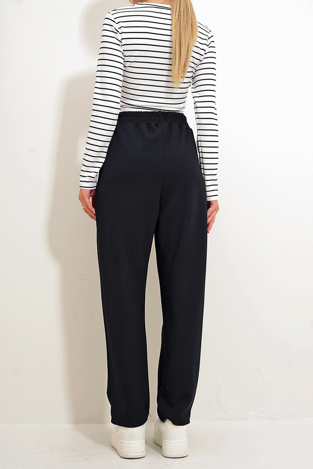 Siyah Çift Cepli Önü Çimalı Elastik Bel Dökümlü Pantolon