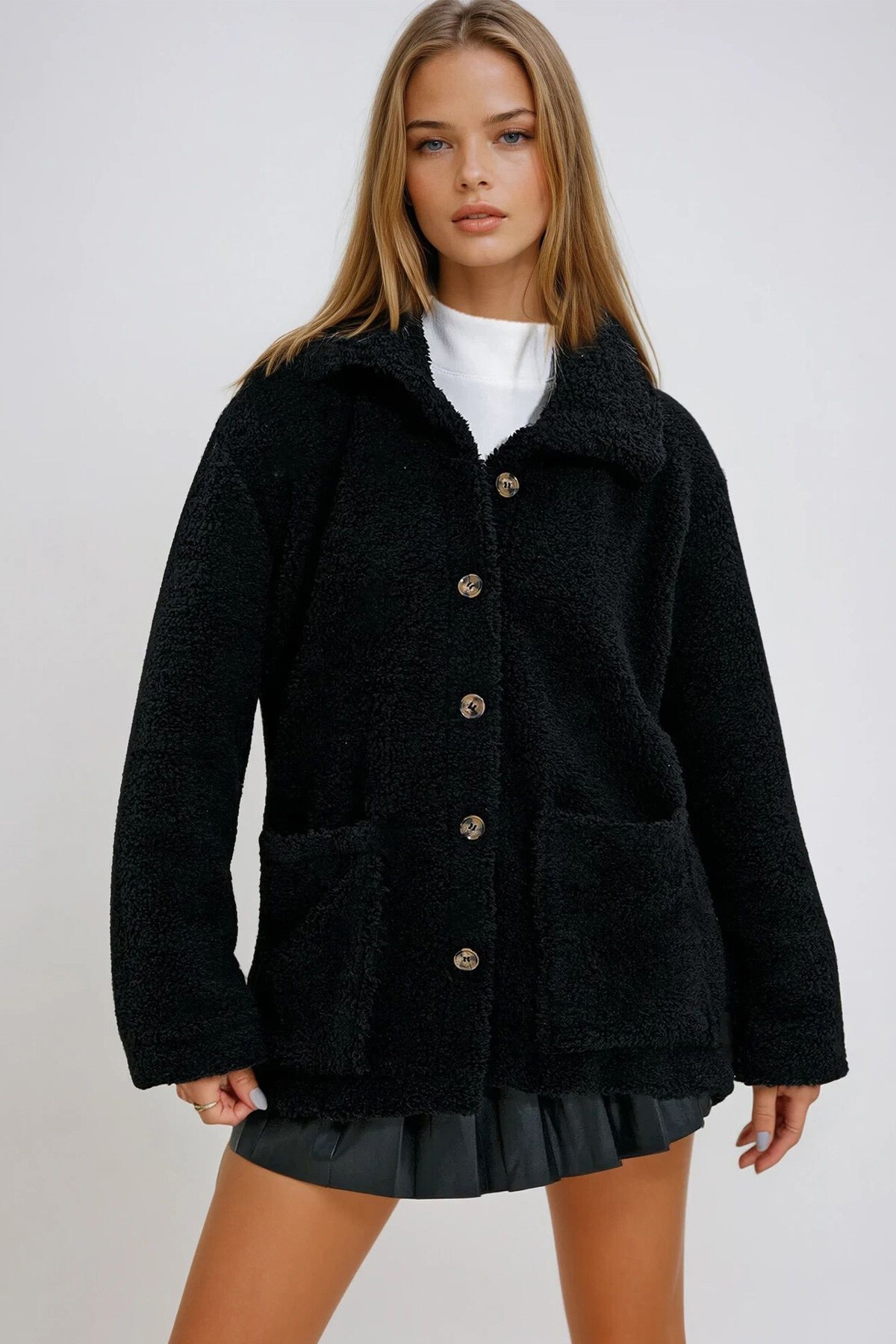 Siyah Çift Cepli Önü Düğmeli Şal Yaka Peluş Ceket