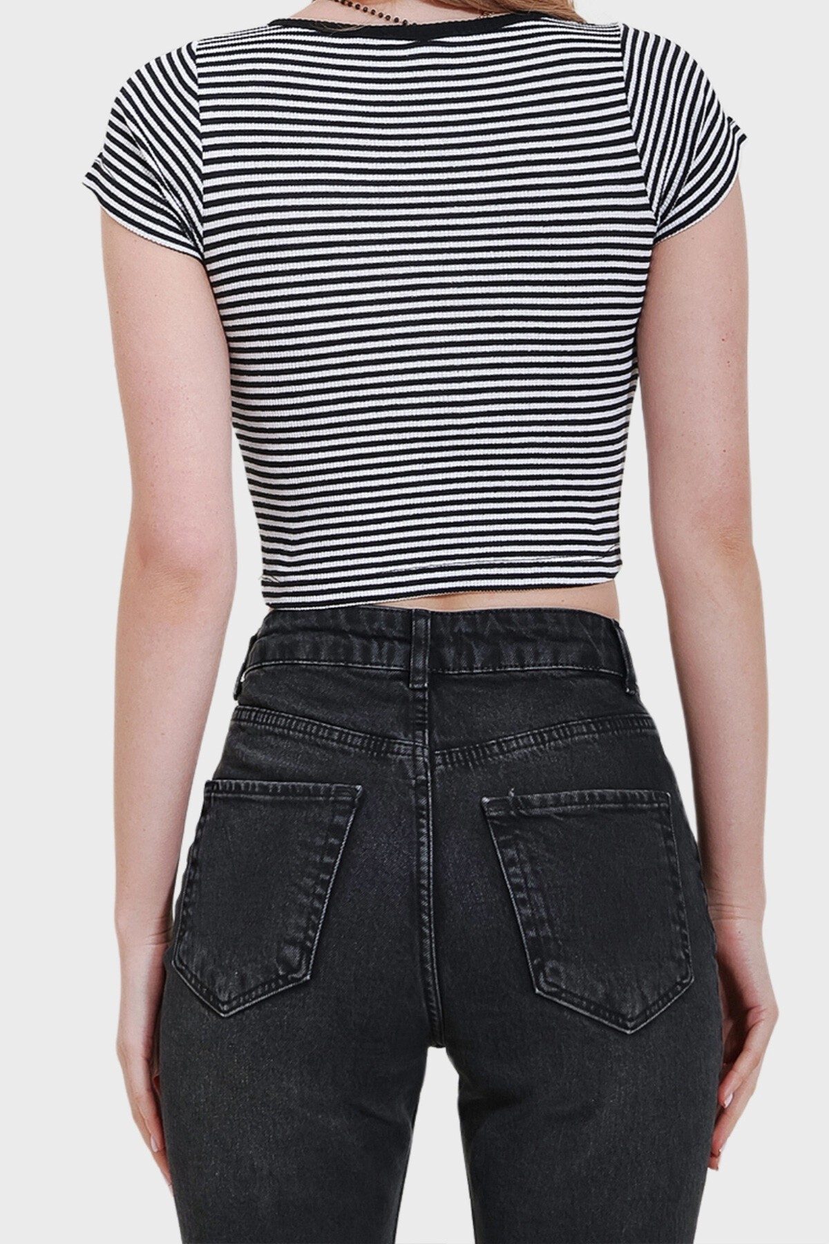 Siyah Çıt Çıt Kapamalı Çizgili Crop Örme Bluz