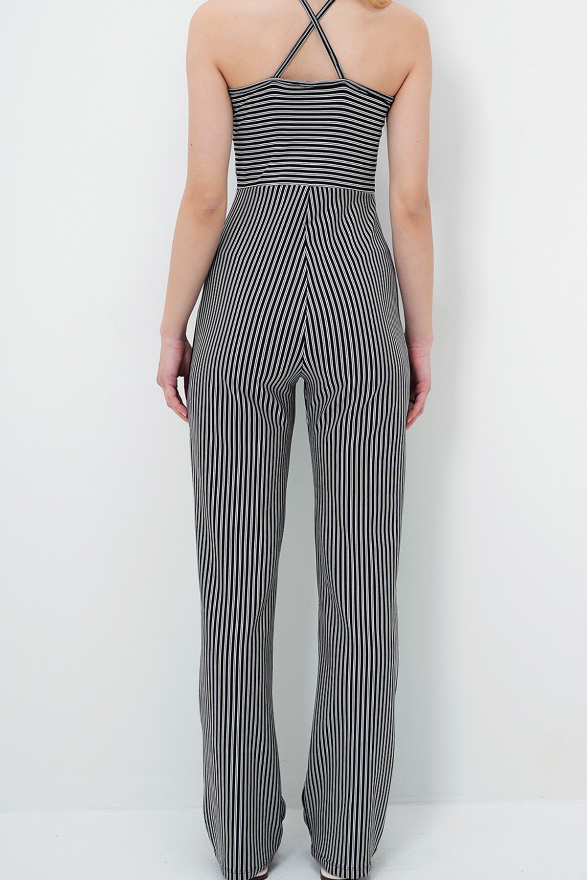 Siyah Çizgili Sırtı Çapraz Askılı Pile Ve Pens Detaylı Yazlık Tulum