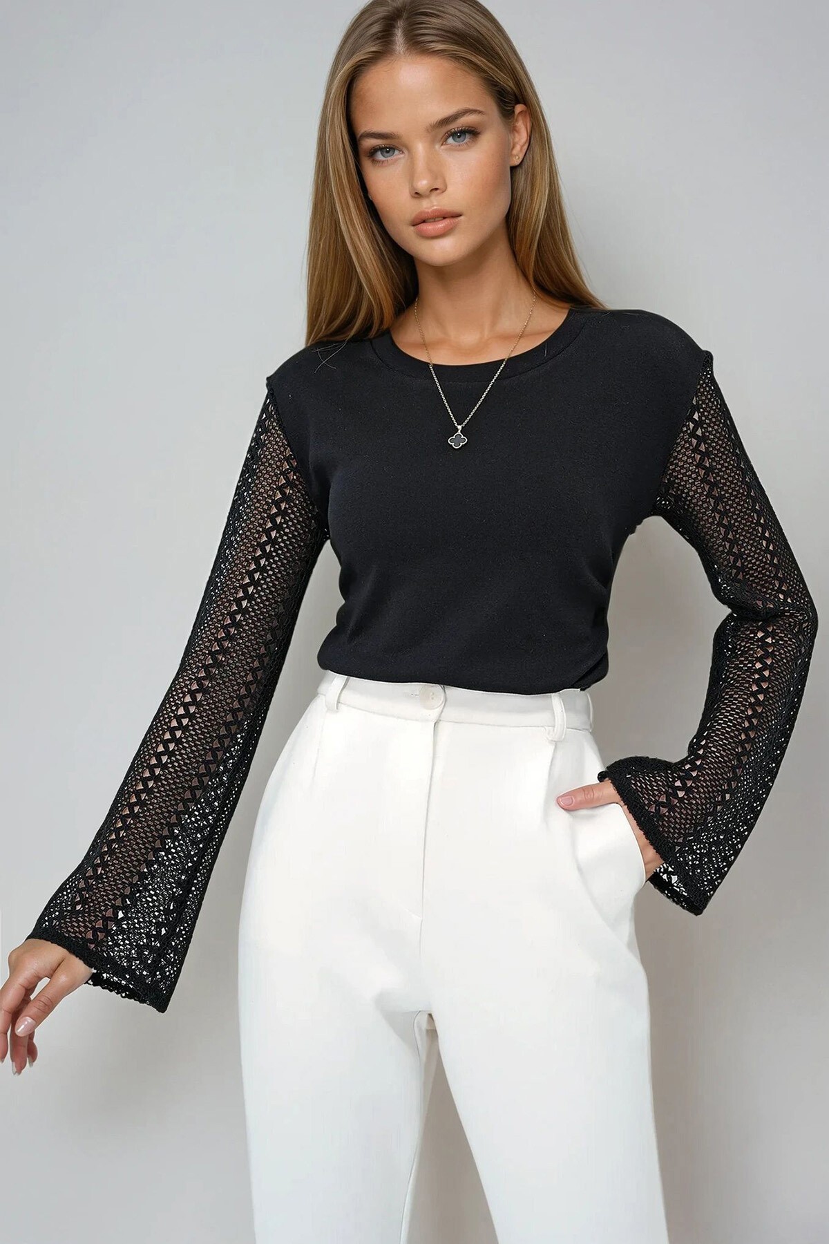 Siyah Dantel Kol Yanı Büzgülü Örme Bluz