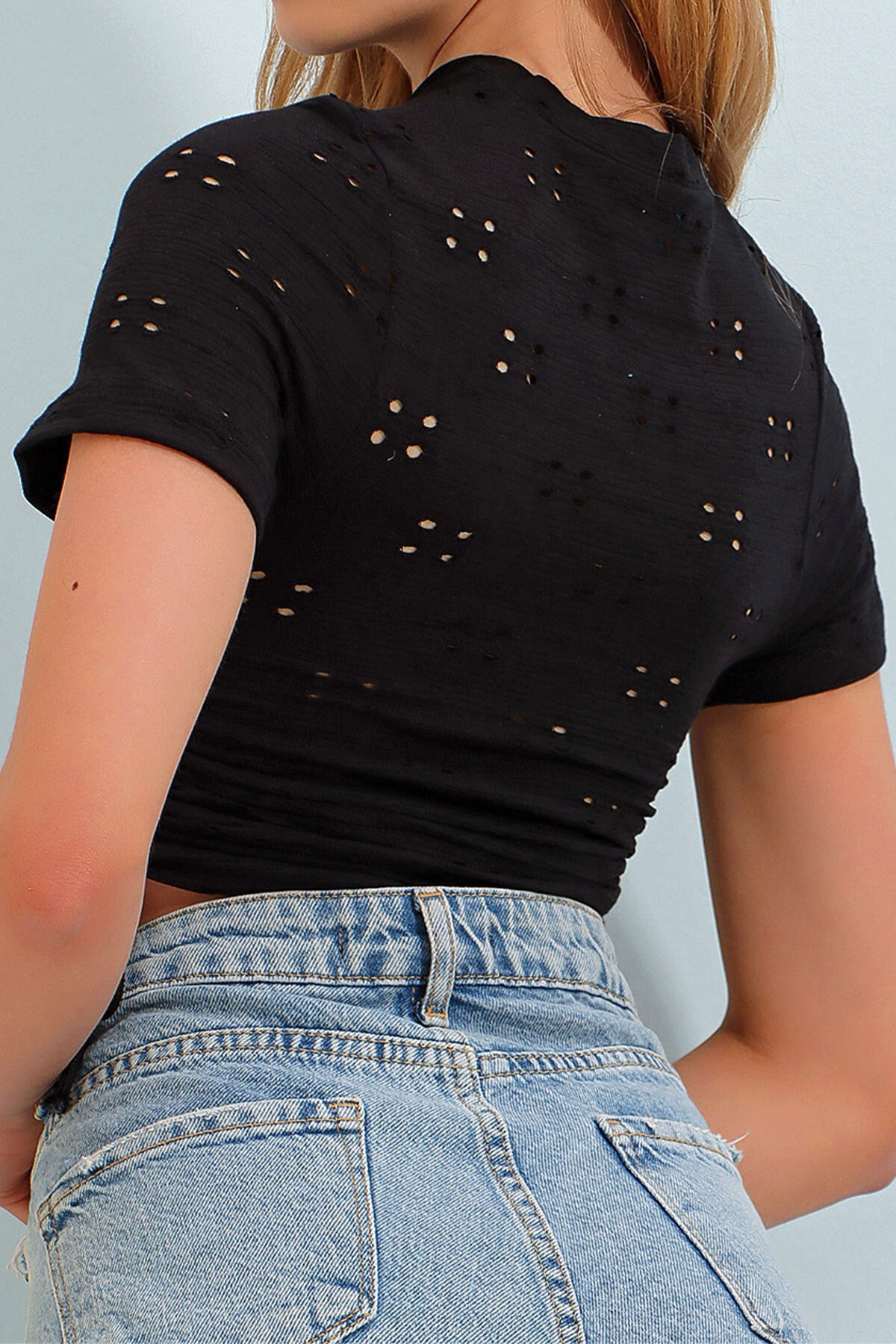 Siyah Delik Ajurlu Yanı Büzgülü Bluz