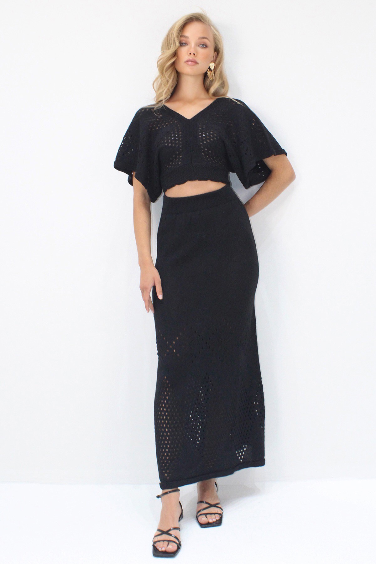 Siyah Derin V Yaka Etnik Desen Delik Ajurlu Triko Crop Bluz Ve Etek Takım