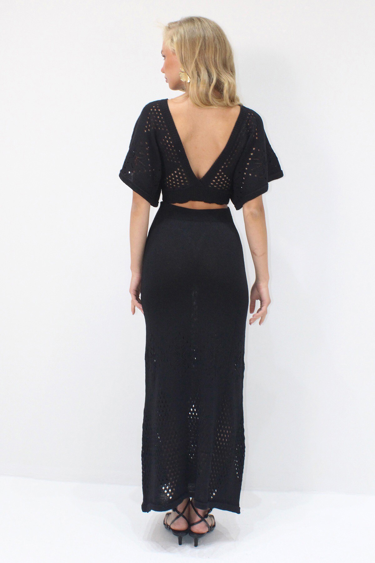 Siyah Derin V Yaka Etnik Desen Delik Ajurlu Triko Crop Bluz Ve Etek Takım