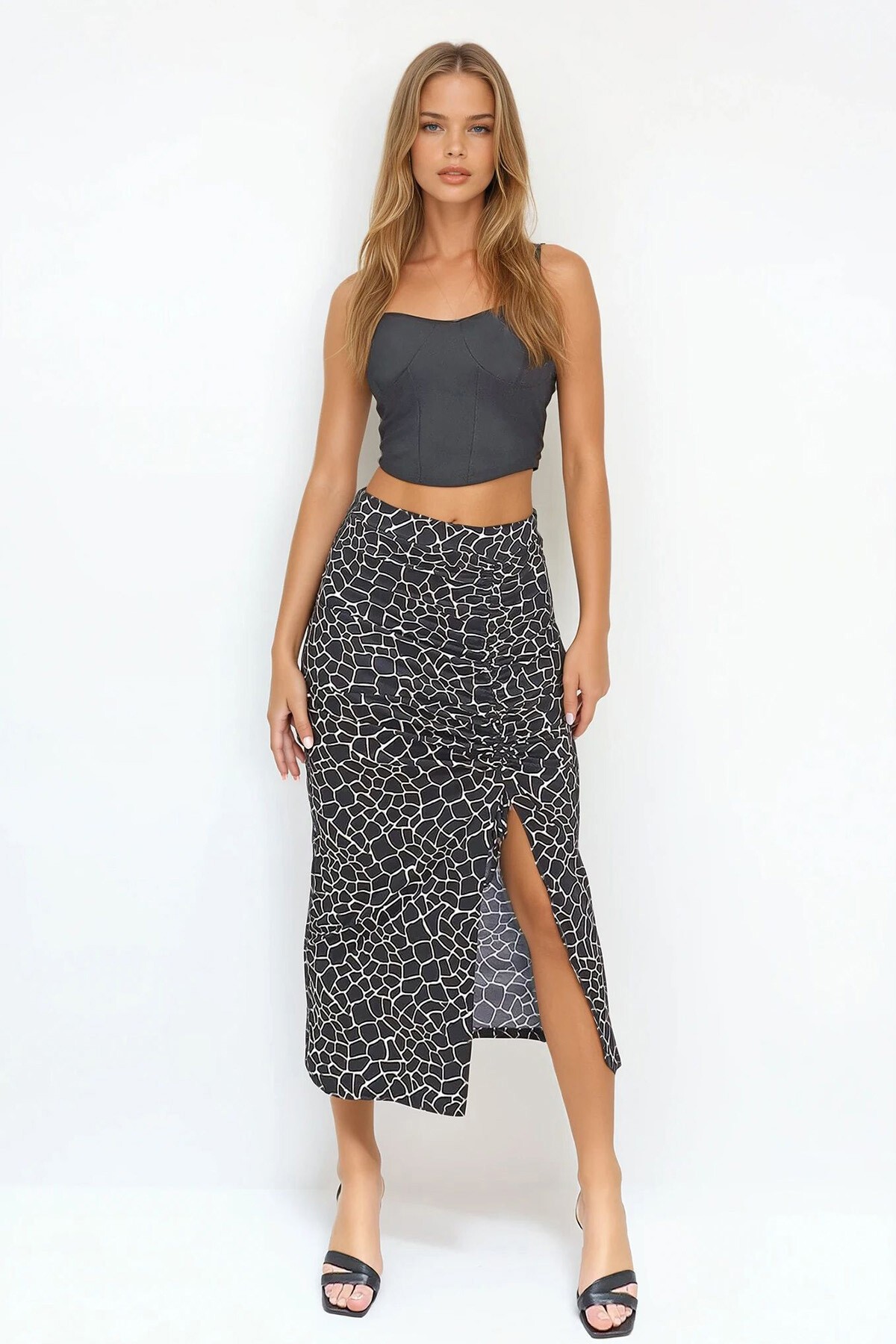 Siyah Desenli Ayarlanabilir Büzgülü Asimetrik Kesim Yırtmaçlı Etek