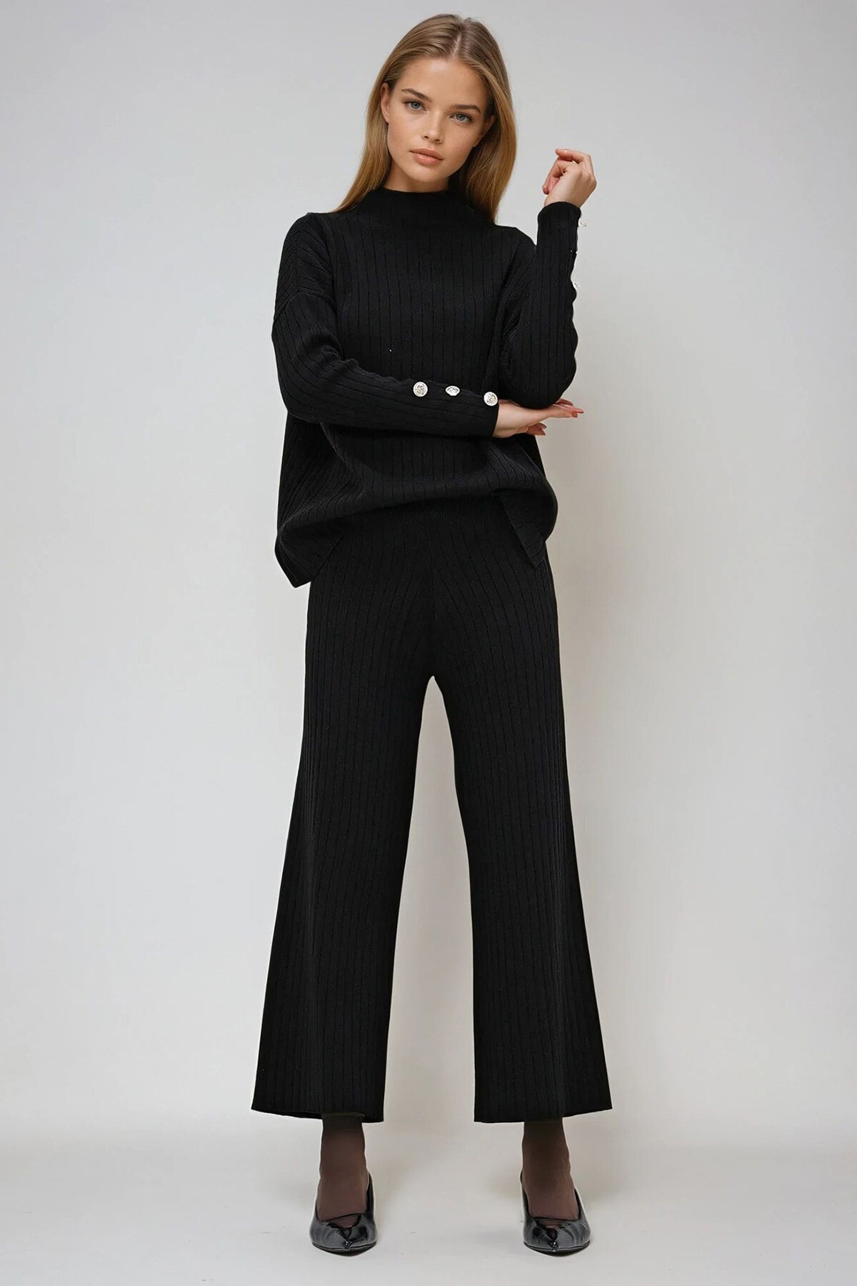 Siyah Dik Yaka Düşük Kol Triko Pantolon Ve Bluz Takım