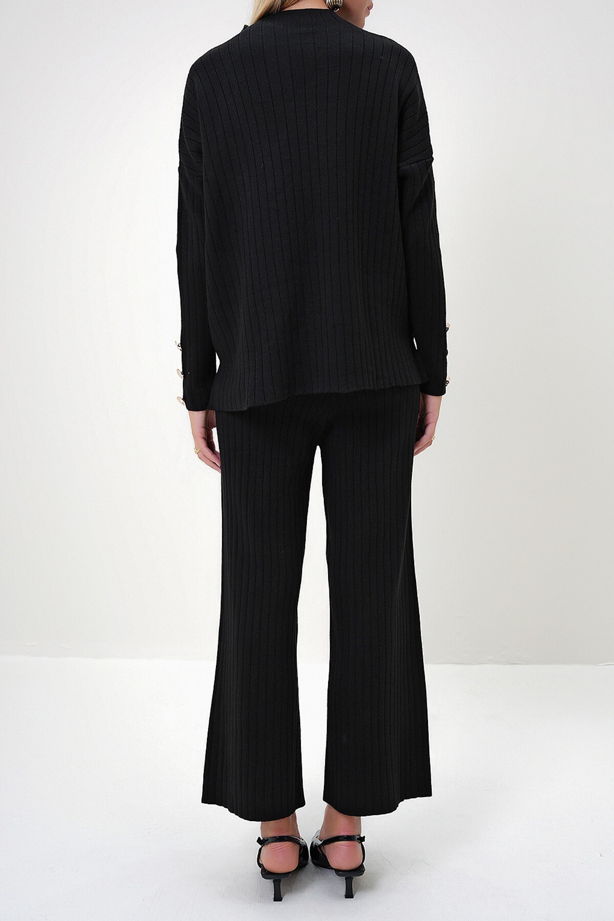 Siyah Dik Yaka Düşük Kol Triko Pantolon Ve Bluz Takım